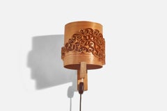 Sconce di design svedese, pino, legno di pino modellato, Svezia, anni '70