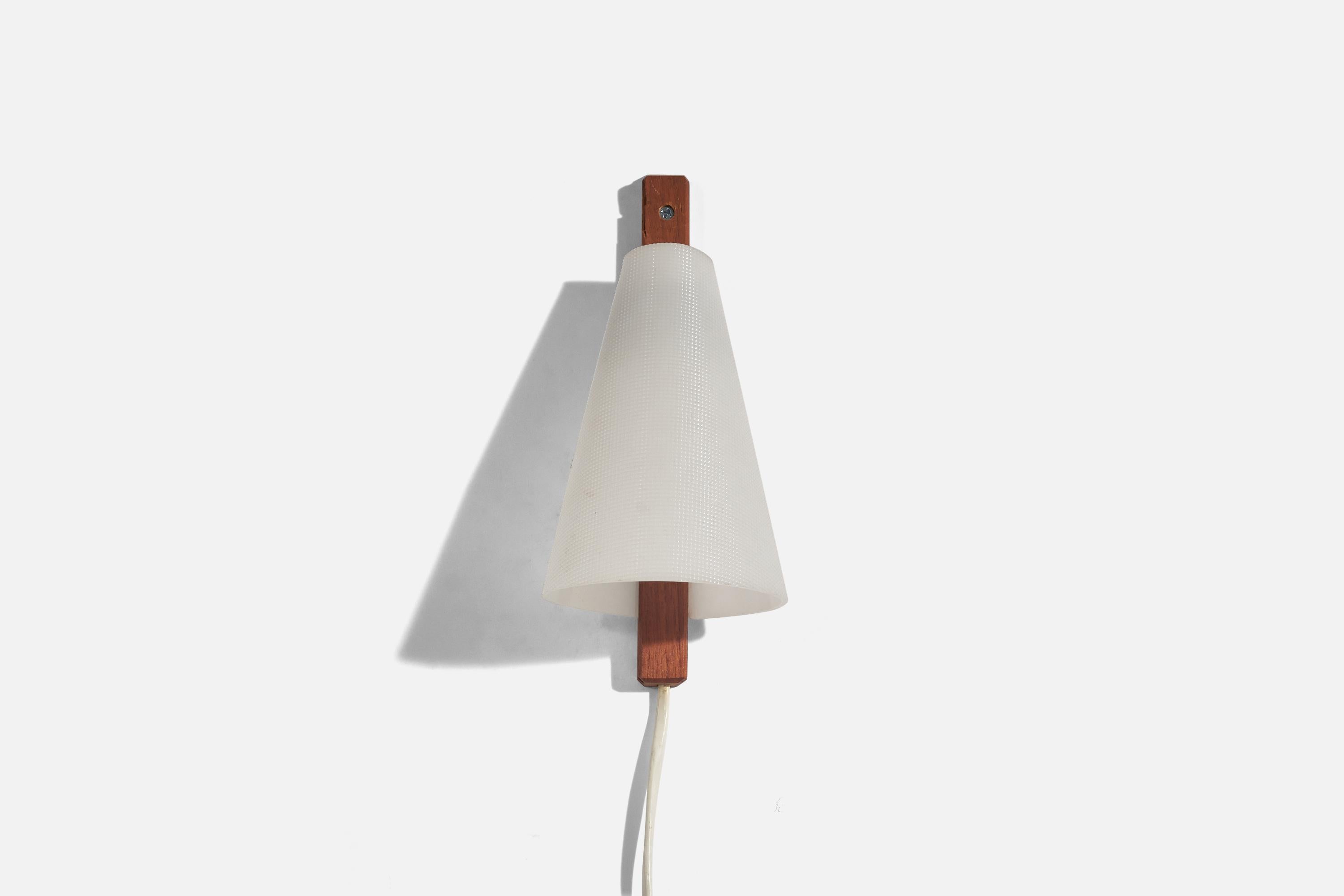 Swedish Designer, Sconce, Teak, Acrylic, Sweden, c. 1960s In Good Condition For Sale In High Point, NC