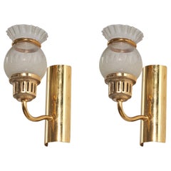 Schwedischer Designer, Wandleuchter, Messing, Glas, Schweden, ca. 1970er Jahre