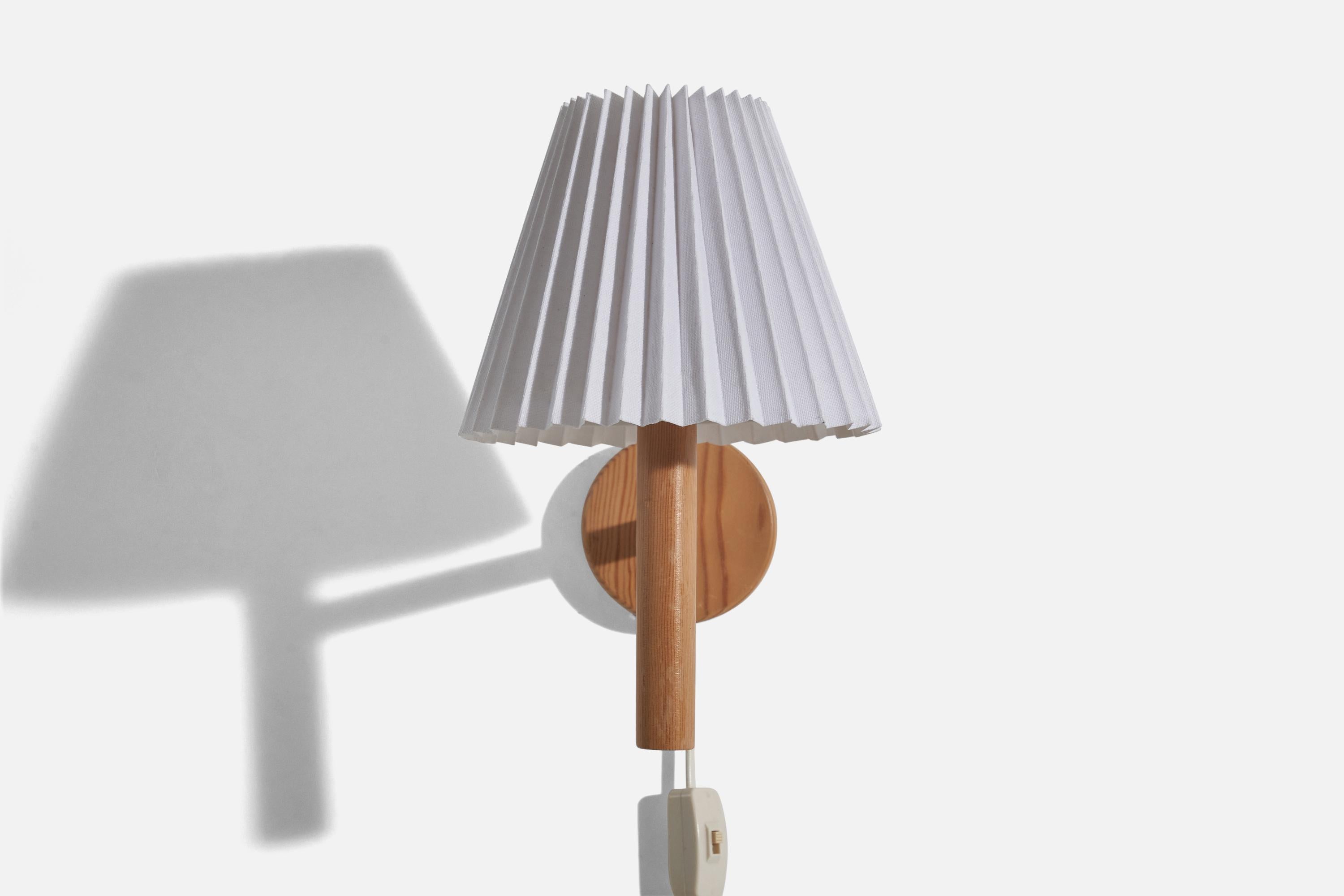 Swedish Designer, Sconces, Pine, Paper, Sweden, c. 1970s In Good Condition For Sale In High Point, NC