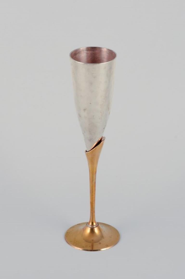 Swedish designer. 
A set of six champagne glasses in brass and silver-plated brass. Handcrafted.
Approximately 1980.
In excellent condition.
Dimensions: H 24.0 cm x D 7.0 cm.




