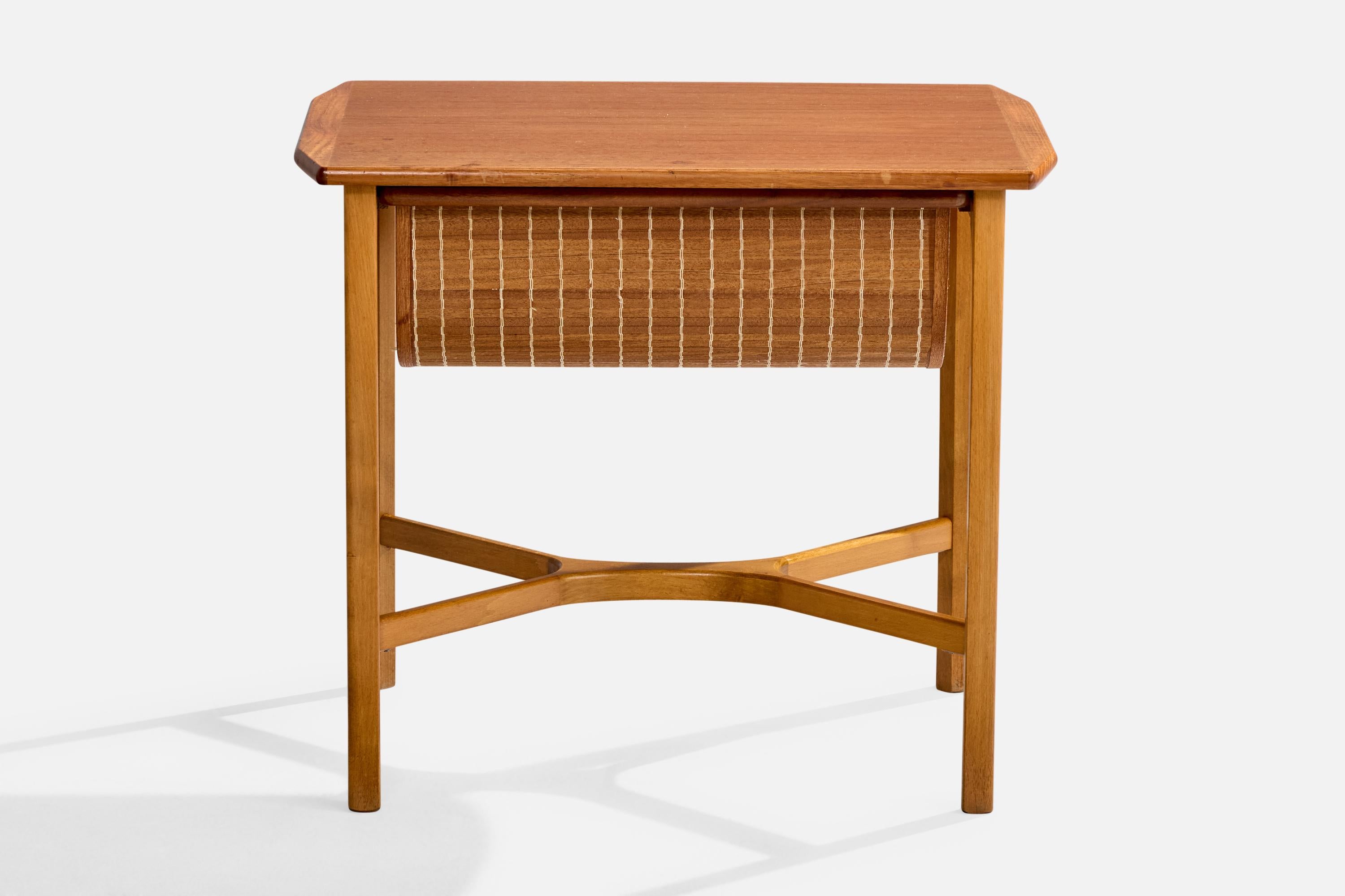 Schwedischer Designer, Nähtisch, Teakholz, Schilf, Schweden, 1950er Jahre im Zustand „Gut“ im Angebot in High Point, NC