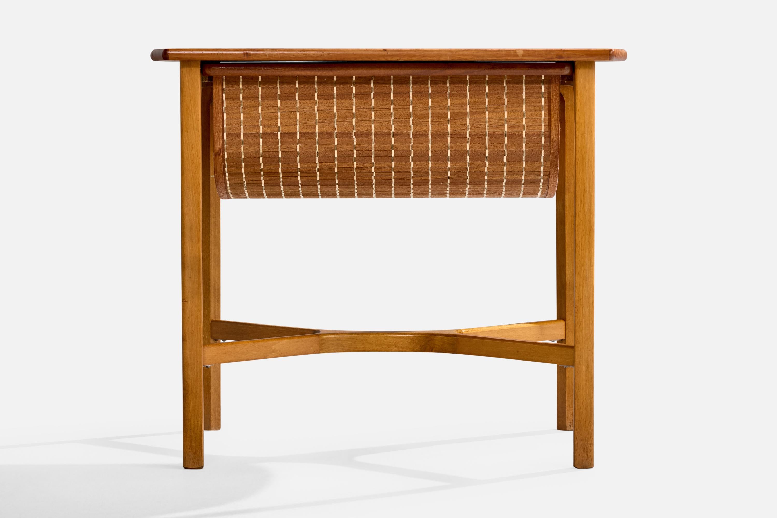 Schwedischer Designer, Nähtisch, Teakholz, Schilf, Schweden, 1950er Jahre (Mitte des 20. Jahrhunderts) im Angebot