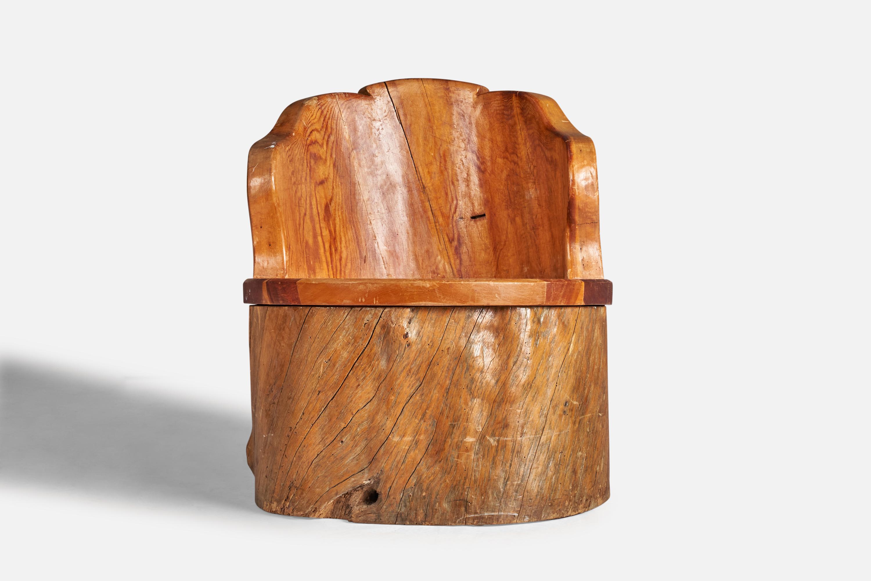 Beistell- oder Loungesessel aus Holz, entworfen und hergestellt in Schweden, ca. 1930er Jahre.

Sitzhöhe: 15