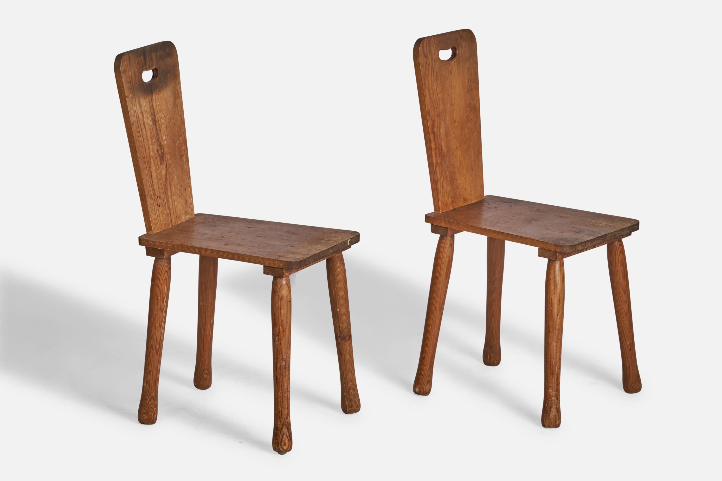 A pair of pine side chairs designed and produced in Sweden, 1940s.

Seat height: 18”