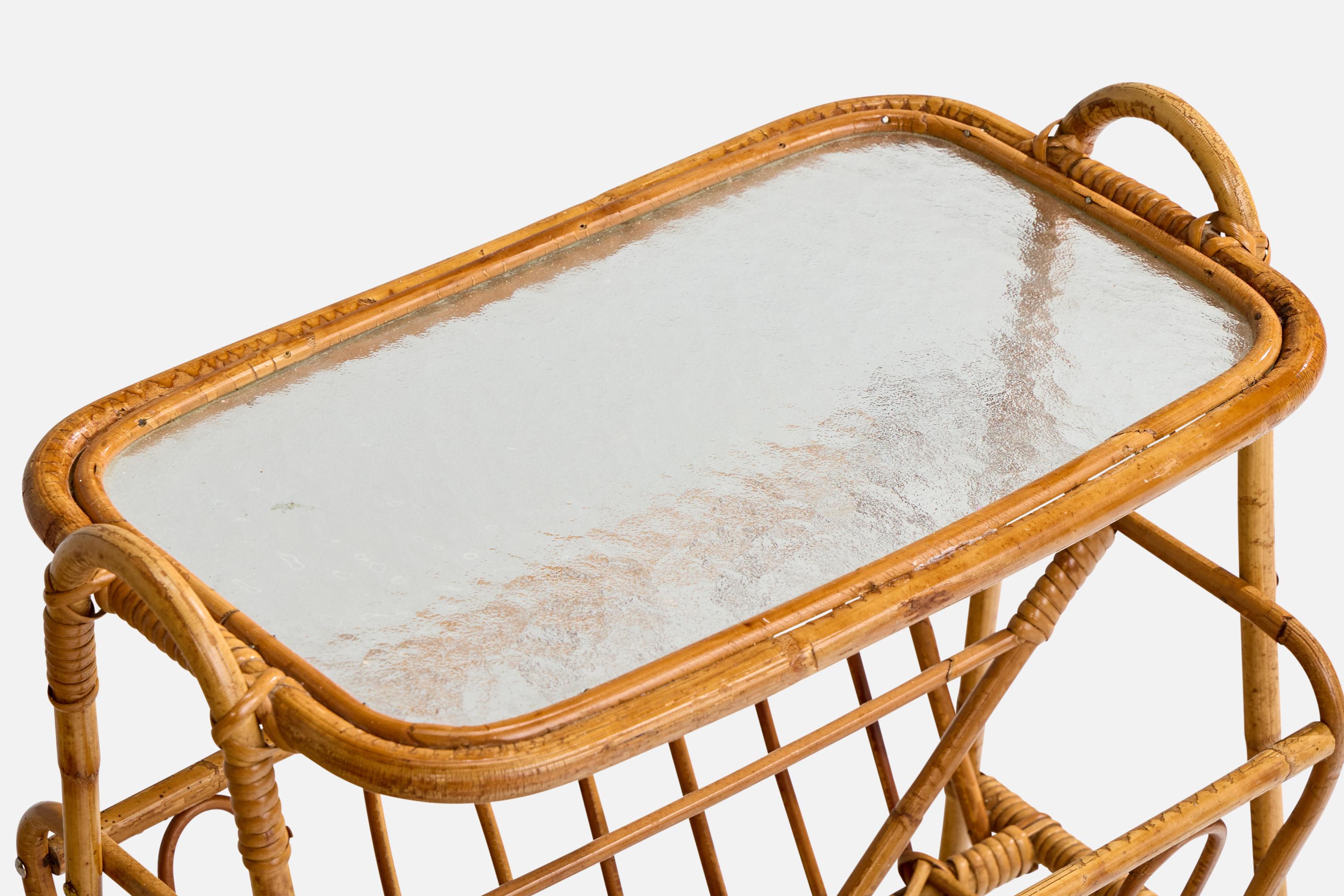 Milieu du XXe siècle Swedish Designer, Side Table, Bamboo, Rattan, Glass, Sweden, 1950s en vente