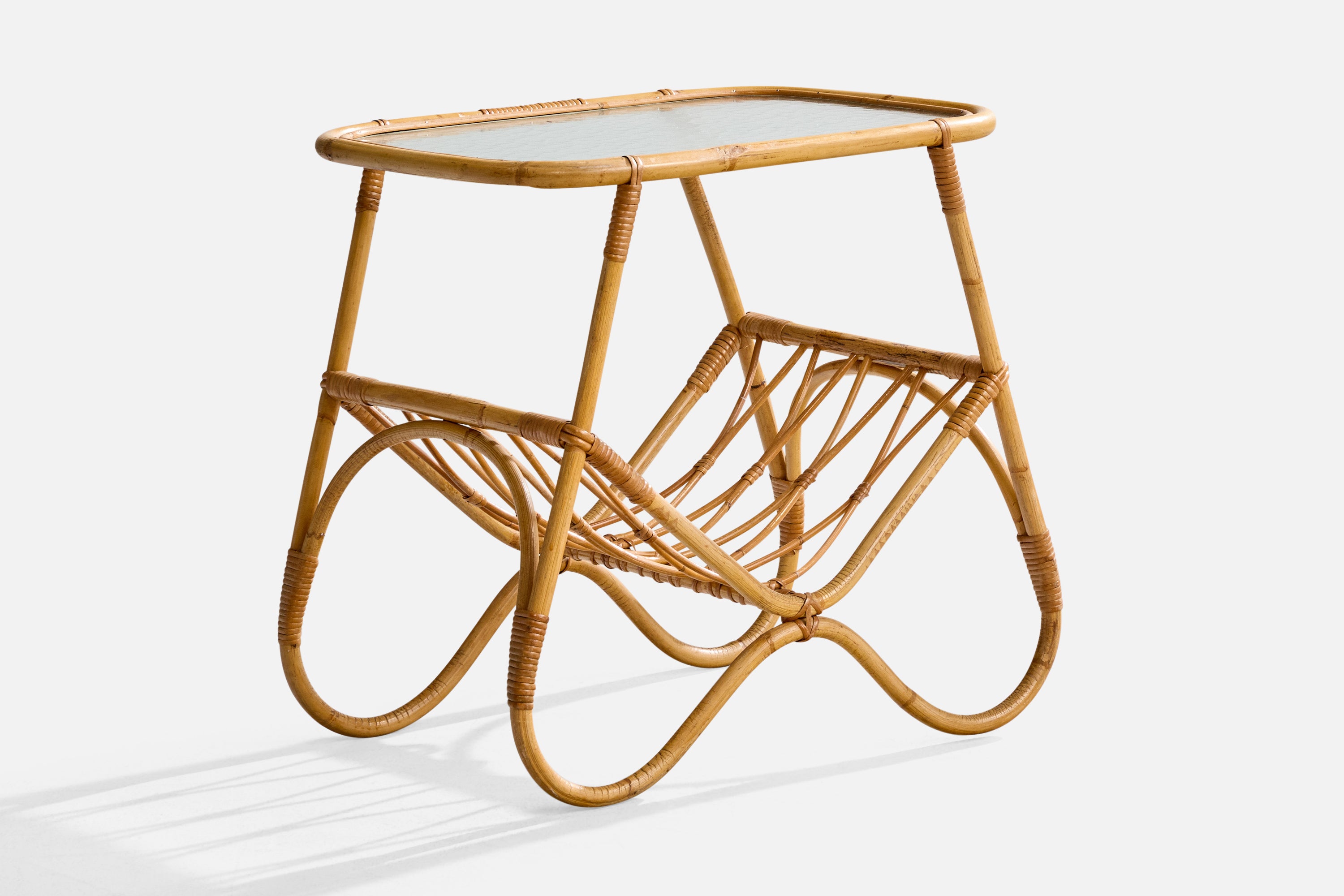 Tavolino di design svedese, bambù, rattan, vetro, Svezia, anni '50 in vendita