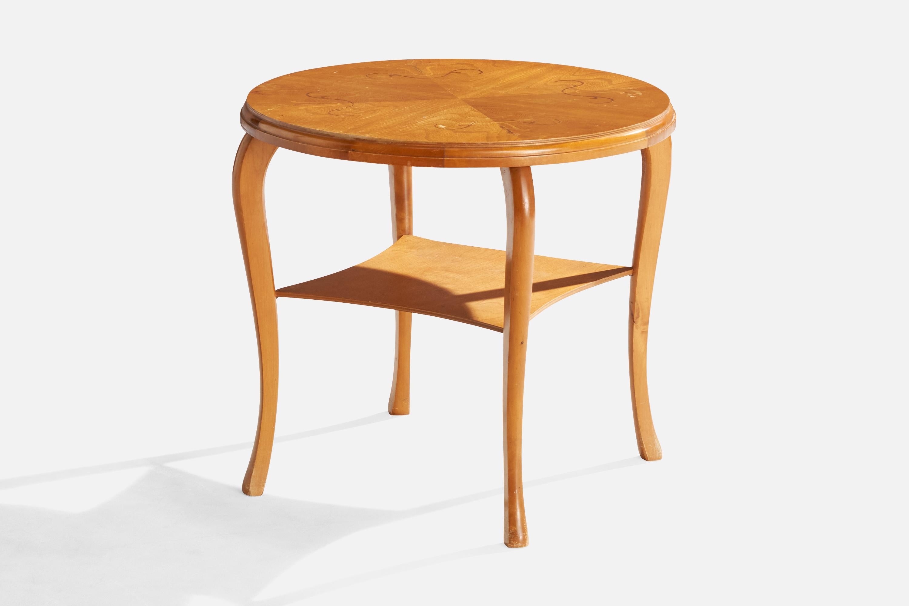Beistelltisch aus Birke und Ulme mit Einlegearbeiten, entworfen und hergestellt in Schweden, ca. 1930er Jahre.

Abmessungen: 22,25