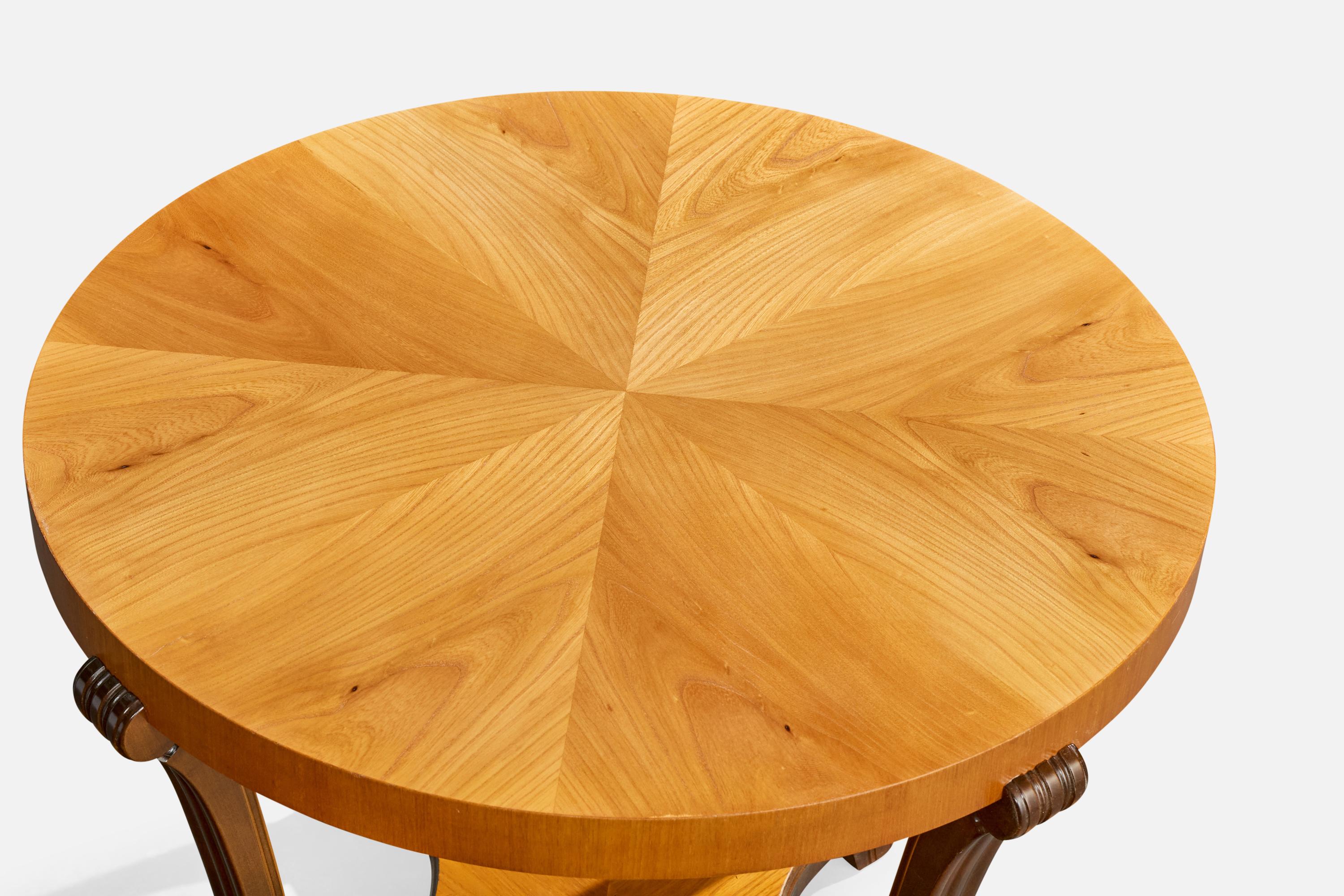 Tavolino di design svedese, betulla, olmo, Svezia, anni '30 In condizioni buone in vendita a High Point, NC