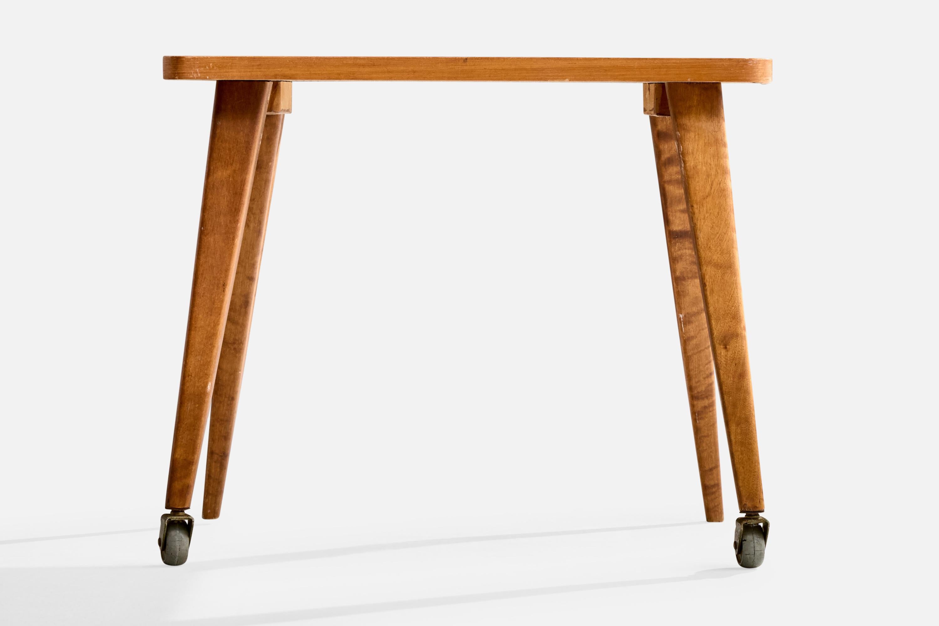 Svedese Tavolino di design svedese, betulla, teak, ottone, Svezia, anni '50 in vendita