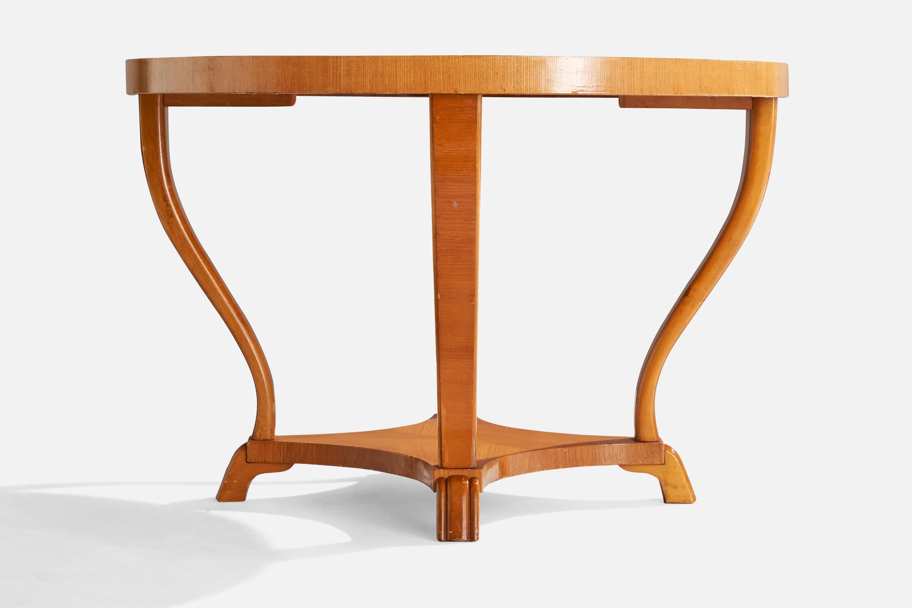 Diseñador sueco, mesa auxiliar, roble, nudo, Suecia, años 30 en Bueno estado para la venta en High Point, NC