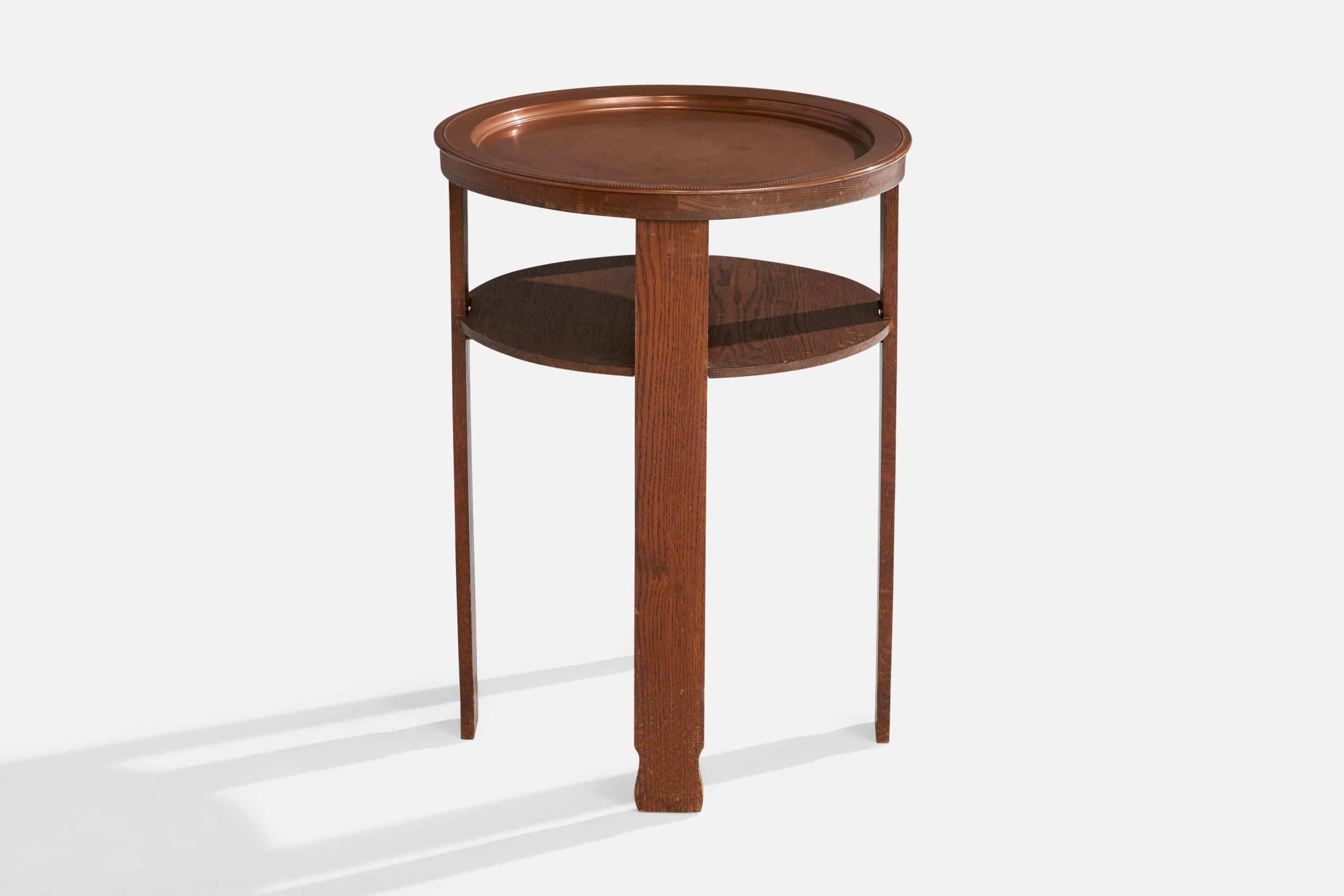 Diseñador sueco, Mesa auxiliar, Roble, Cobre, Suecia, 1924 Sueco en venta