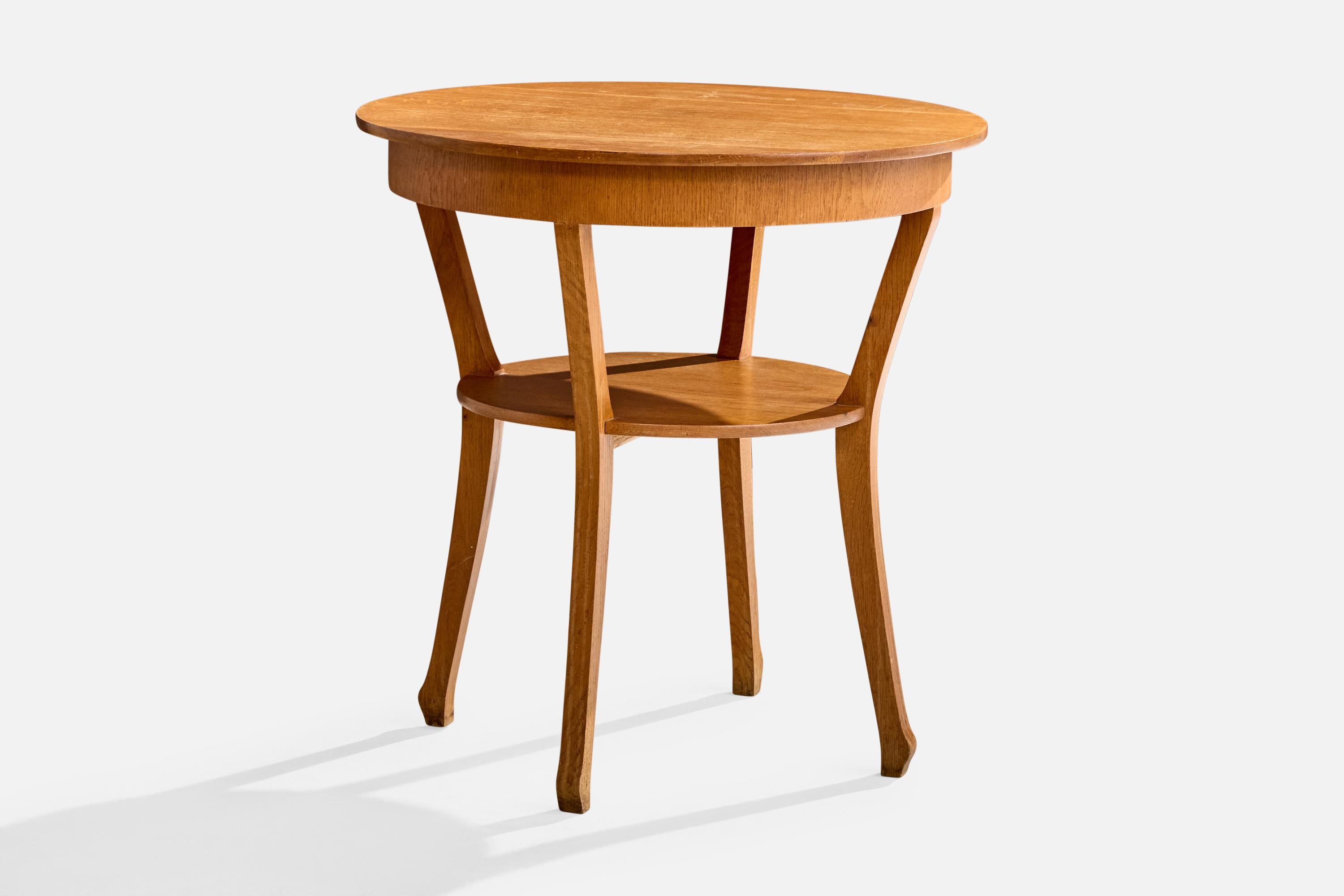 An oak side table designed and produced in Sweden, c. 1910s.

Overall Dimensions (inches): 27.25