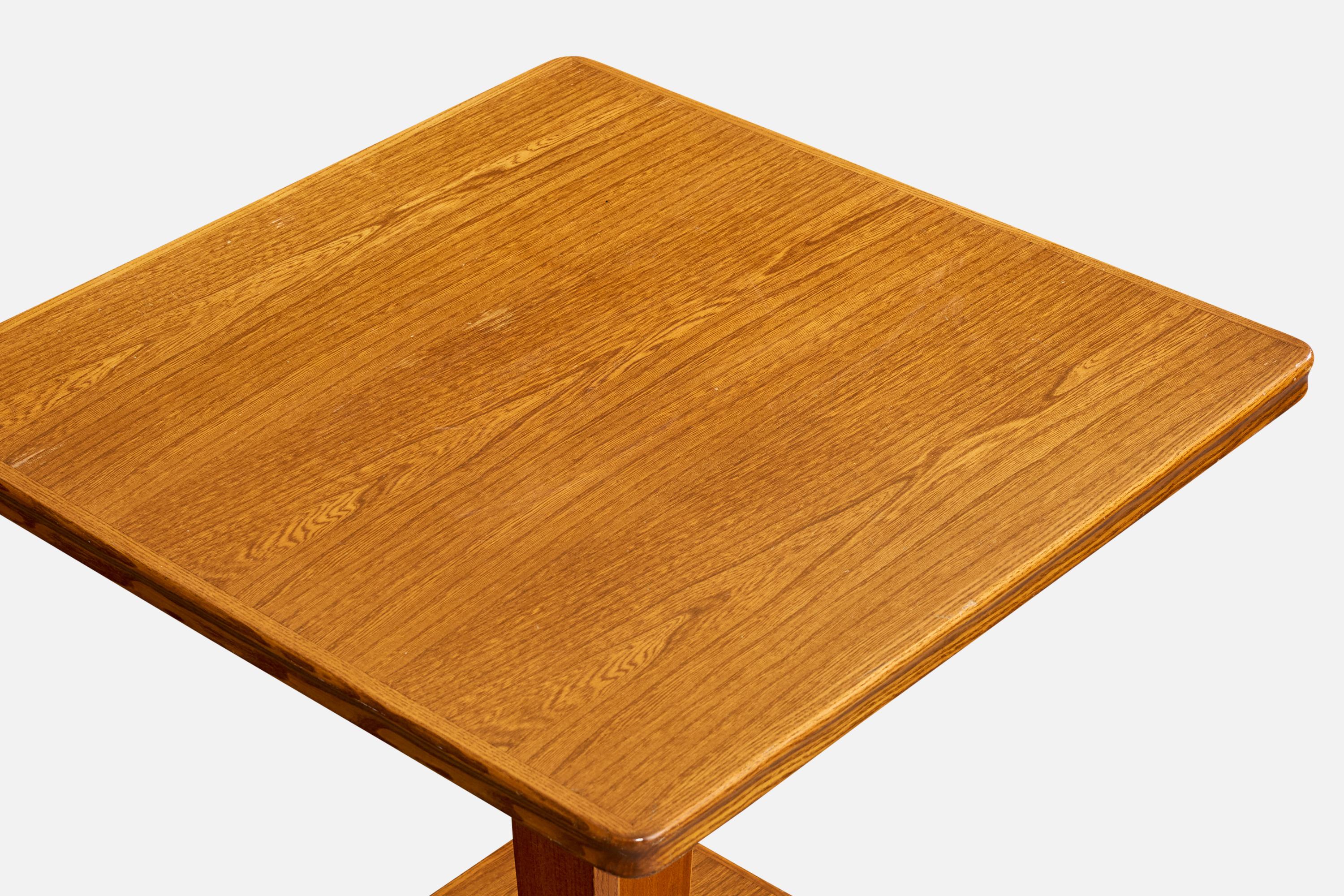 Milieu du XXe siècle Swedish Designer, Side Table, Oak, Sweden, 1940s en vente