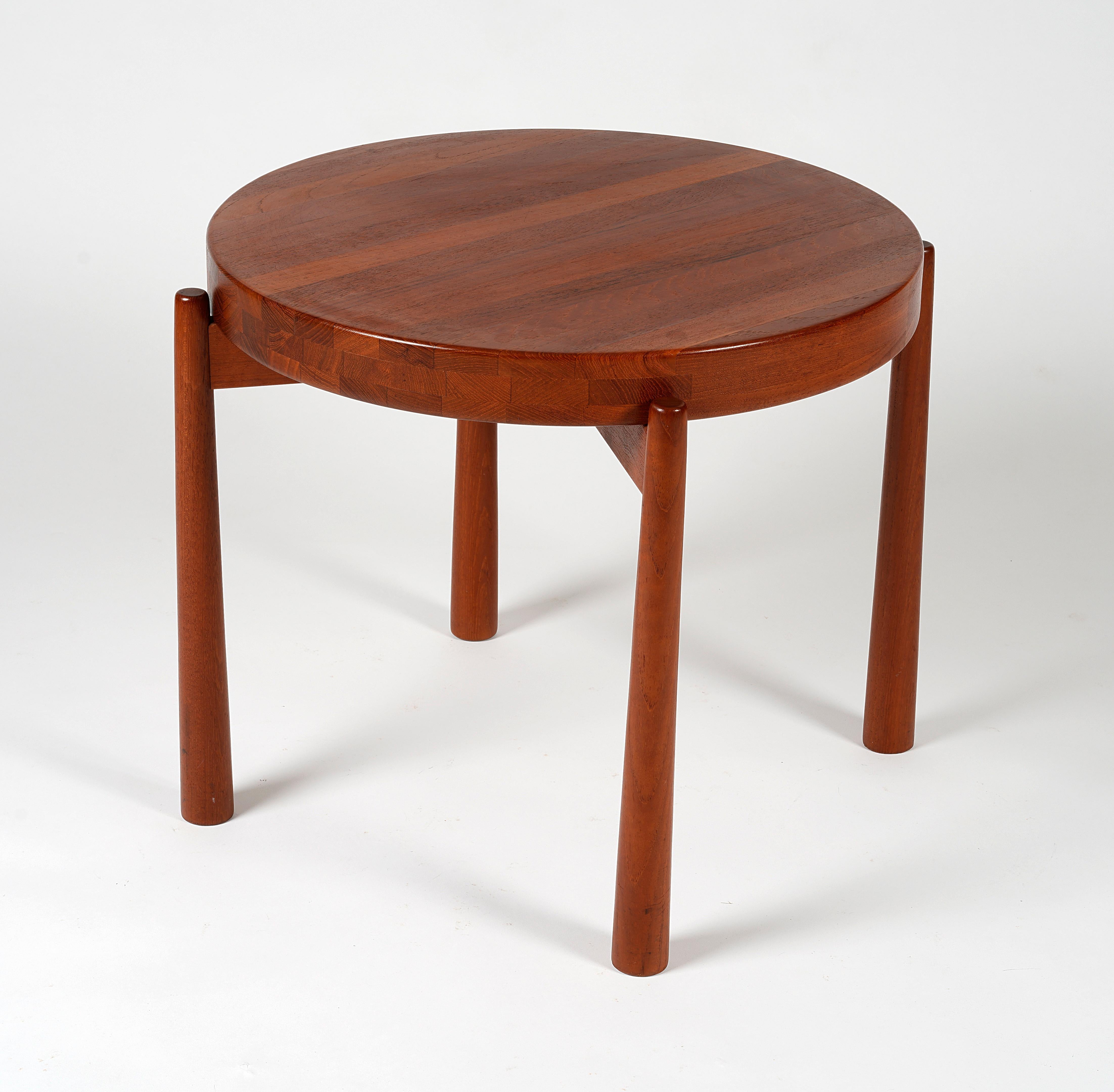 Diseñador sueco, mesa auxiliar o frutero de teca maciza, años 50 Escandinavo moderno en venta