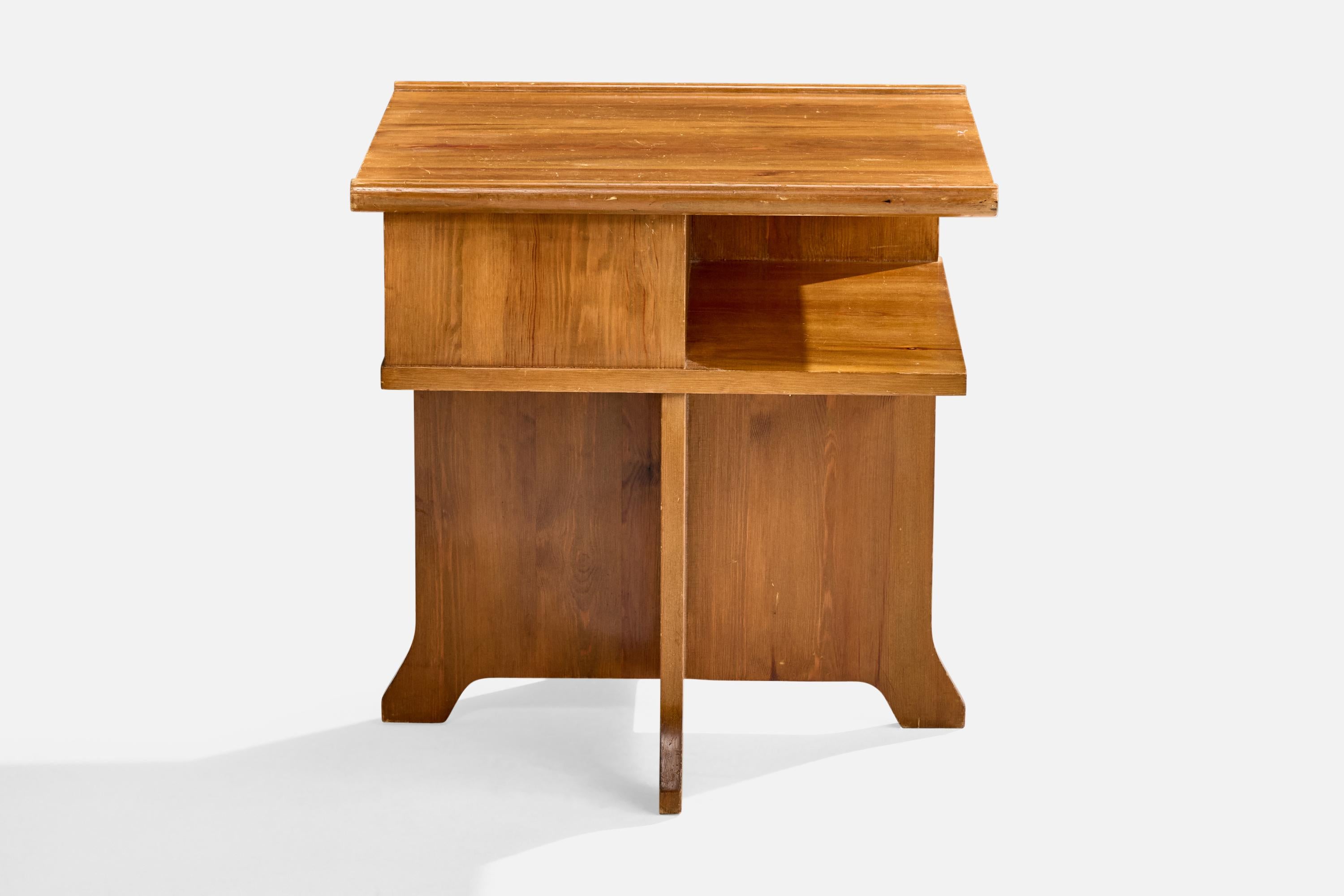 Diseñador sueco, Mesa auxiliar, Pino, Suecia, Años 1940 Escandinavo moderno en venta