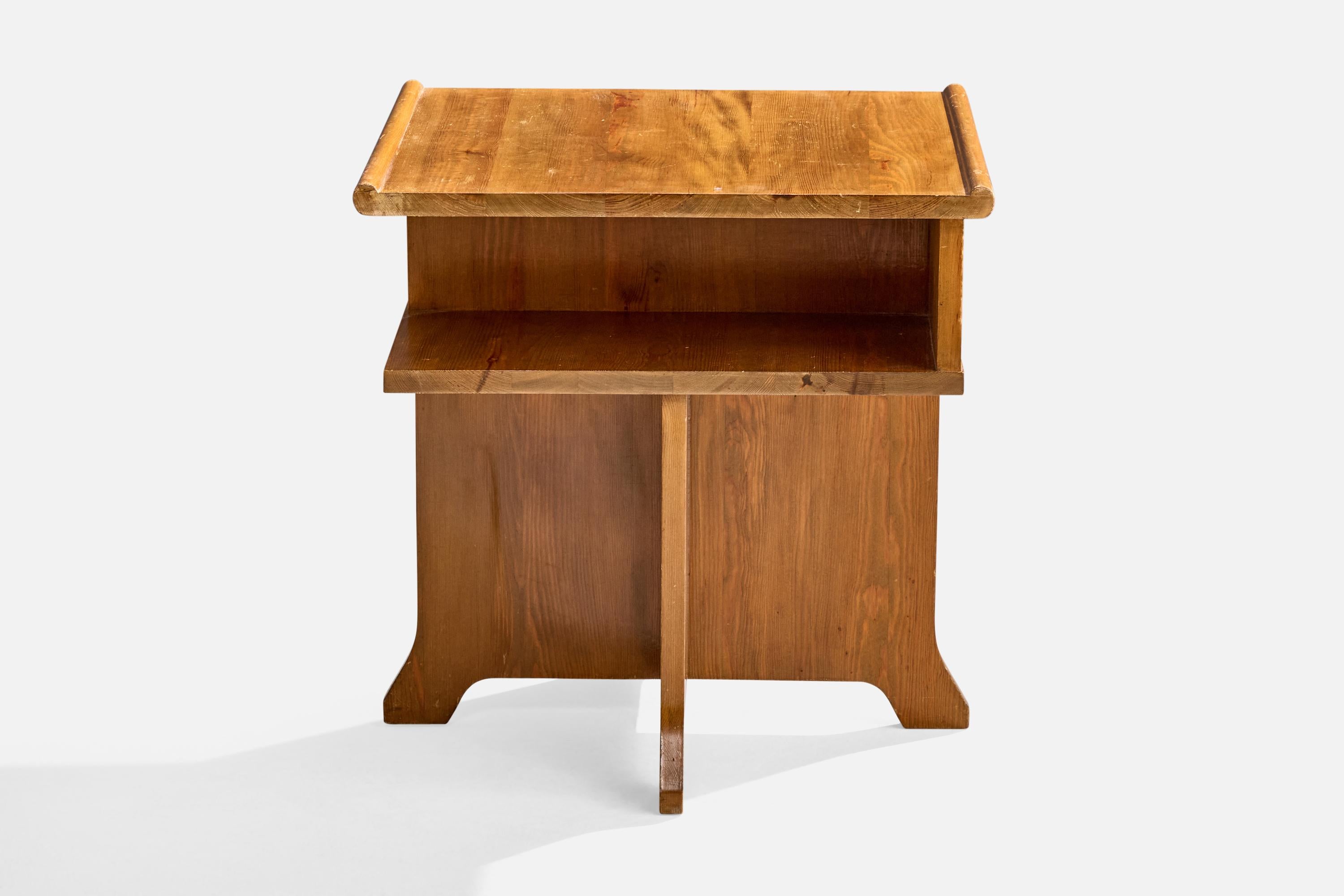 Diseñador sueco, Mesa auxiliar, Pino, Suecia, Años 1940 Sueco en venta