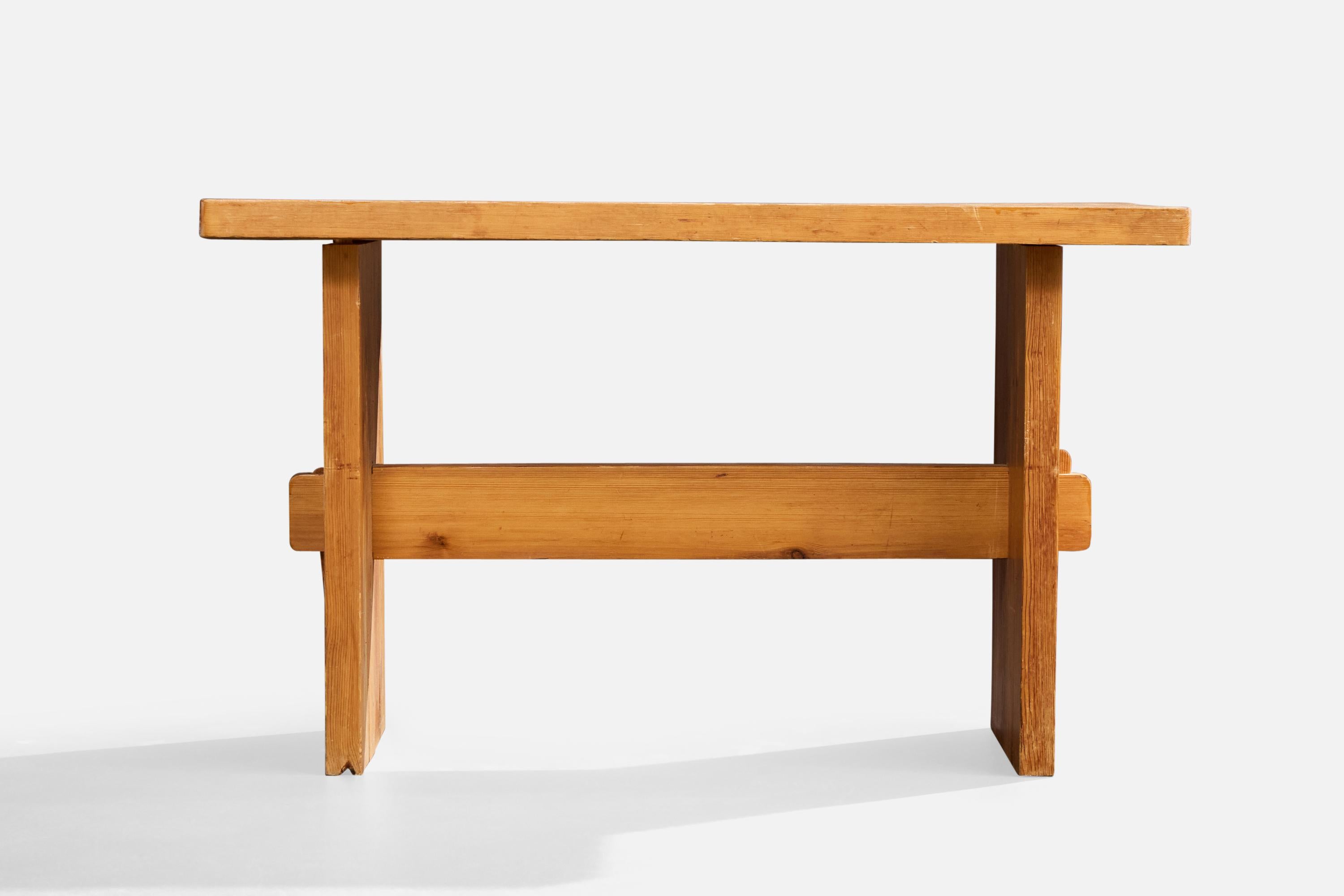 Suédois Designer suédois, table d'appoint en pin, Suède, années 1940 en vente