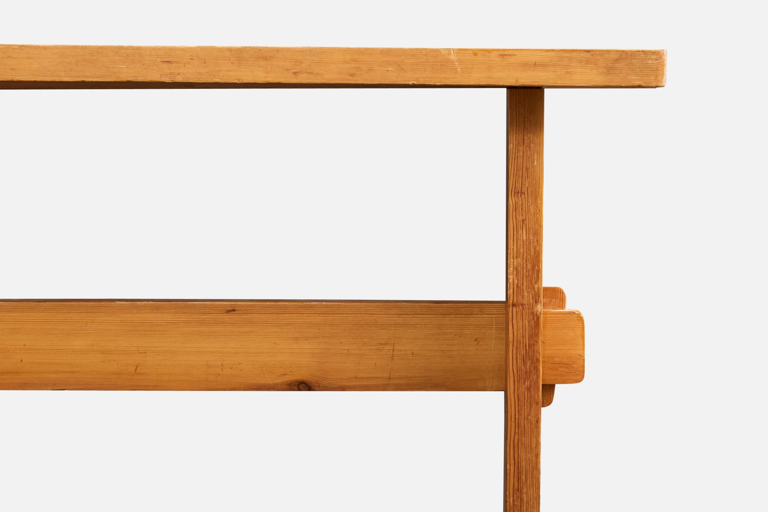 Designer suédois, table d'appoint en pin, Suède, années 1940 Bon état - En vente à High Point, NC