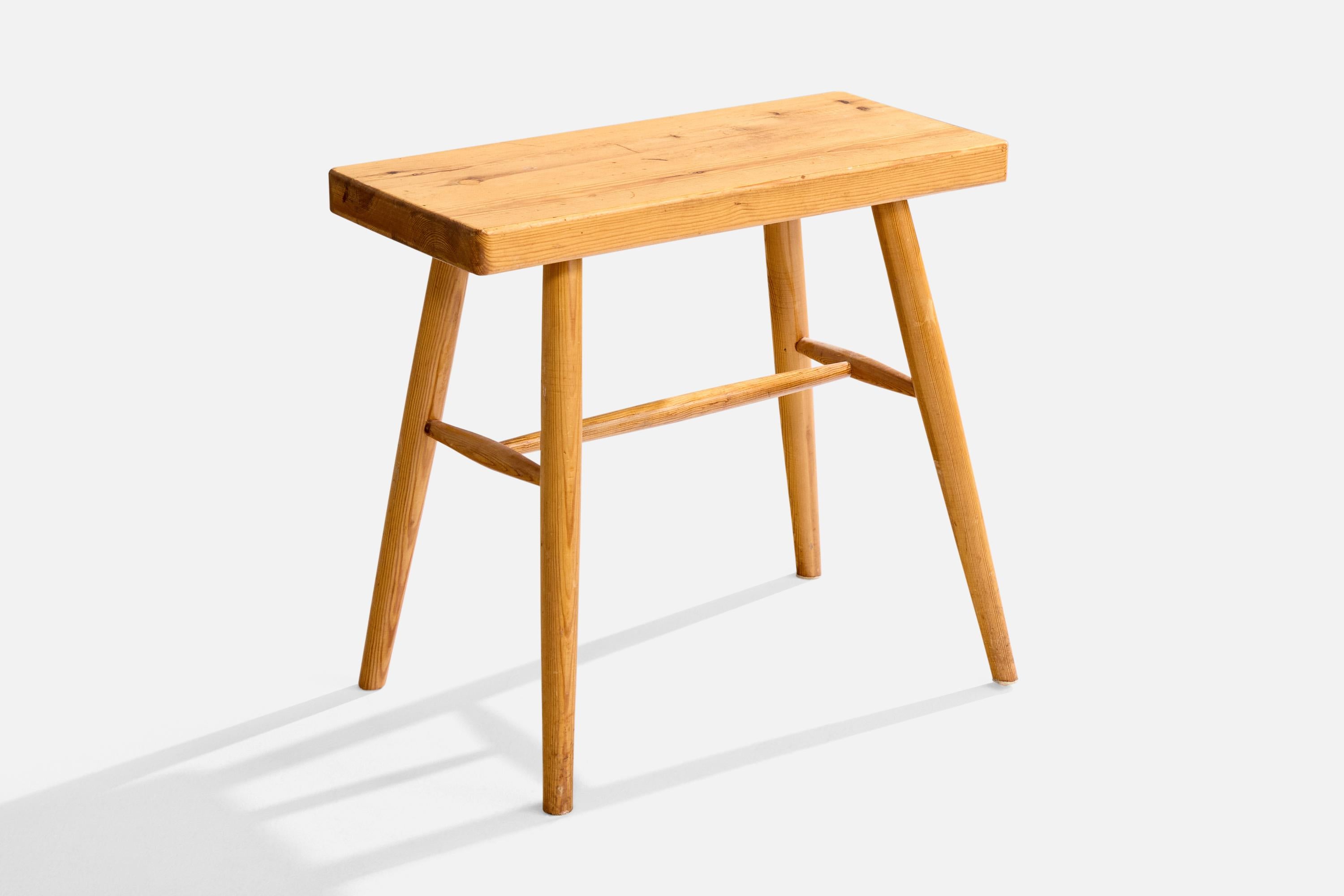 Table d'appoint en pin conçue et fabriquée en Suède, c. années 1970.

Dimensions totales (pouces) : 21,35 