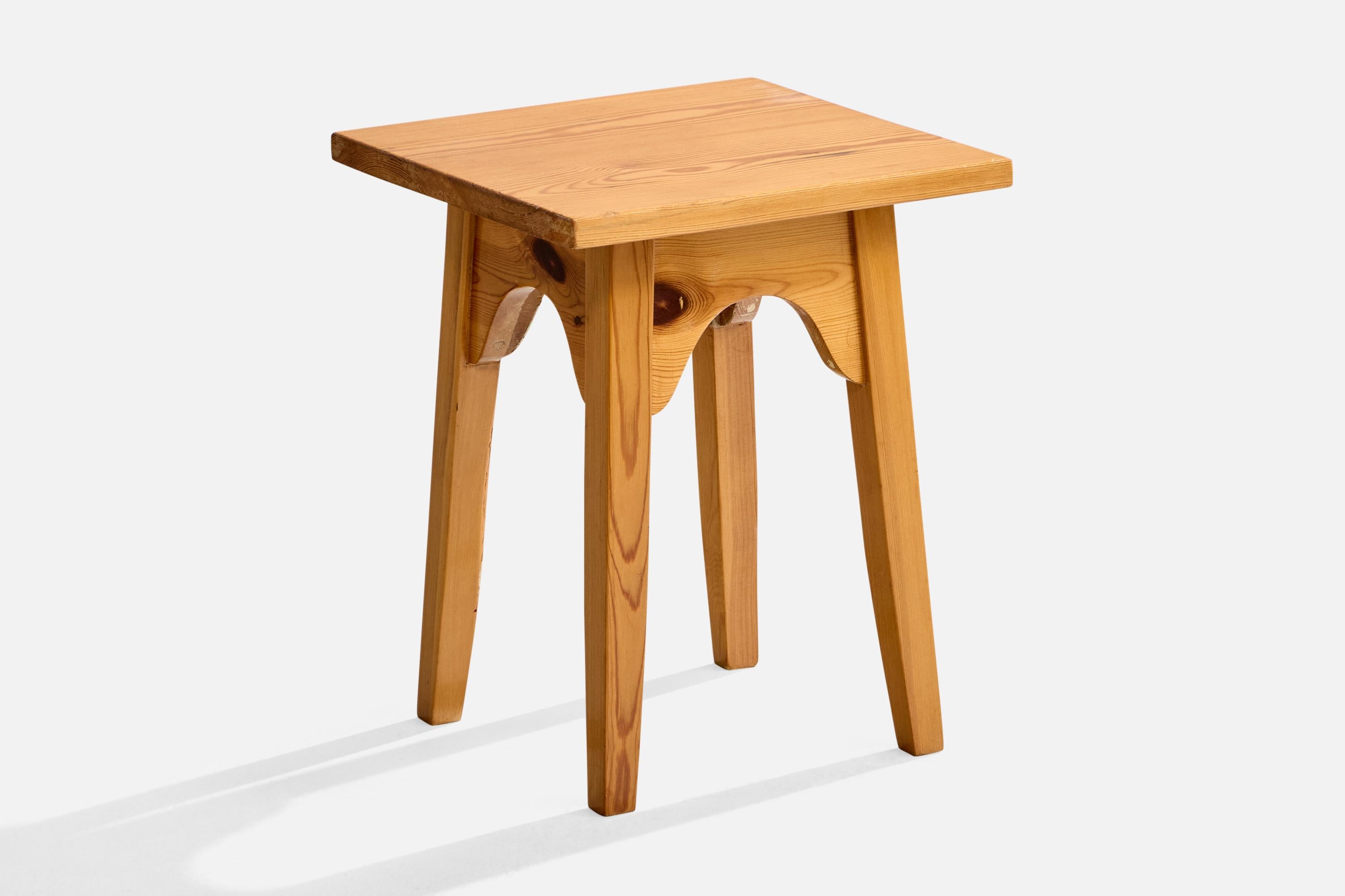 A pine side table or end table designed and produced in Sweden, c. 1970s.

Overall Dimensions (inches): 14.5