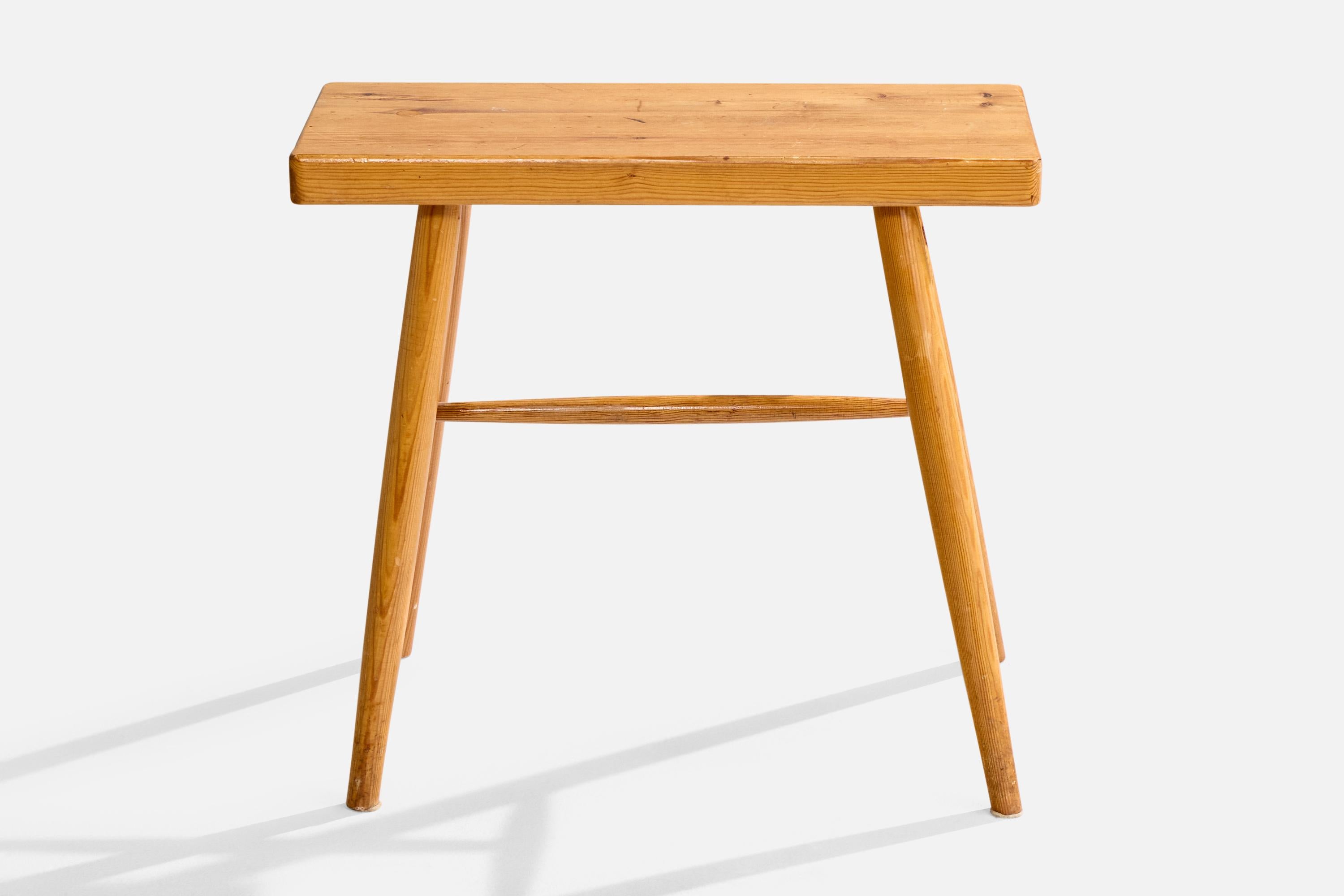 Mid-Century Modern Designer suédois, table d'appoint en pin, Suède, années 1970 en vente