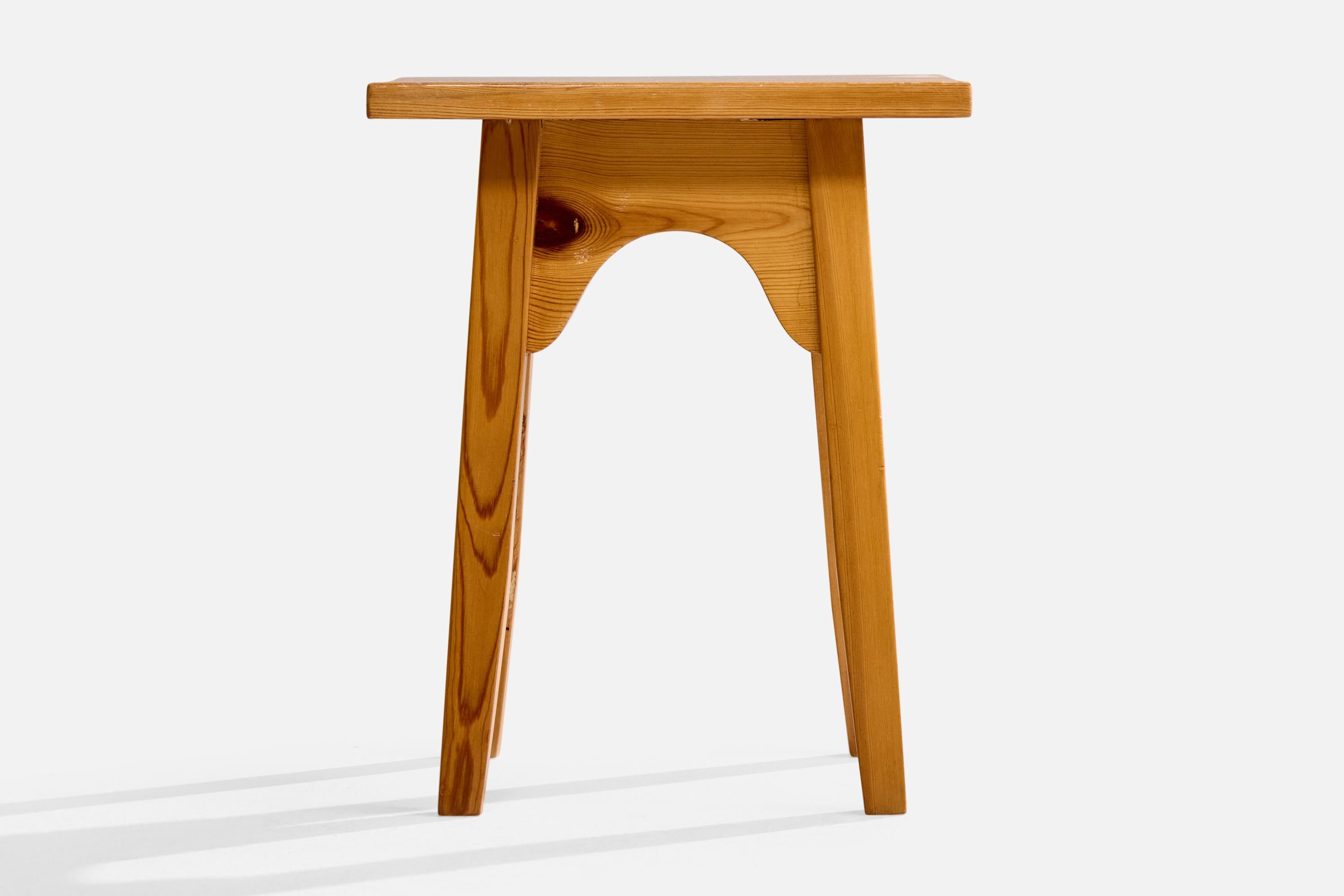 Swedish Designer, Side Table, Pine, Sweden, 1970s In Good Condition For Sale In High Point, NC