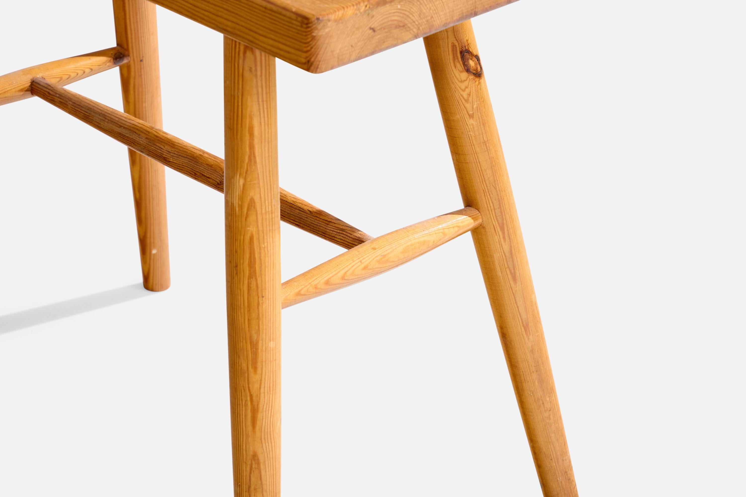 Fin du 20e siècle Designer suédois, table d'appoint en pin, Suède, années 1970 en vente