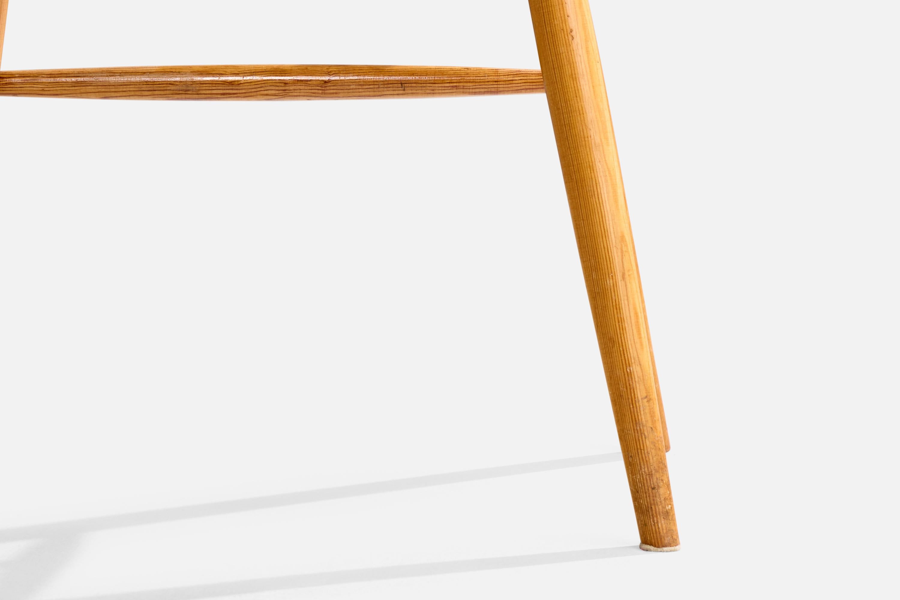 Pin Designer suédois, table d'appoint en pin, Suède, années 1970 en vente