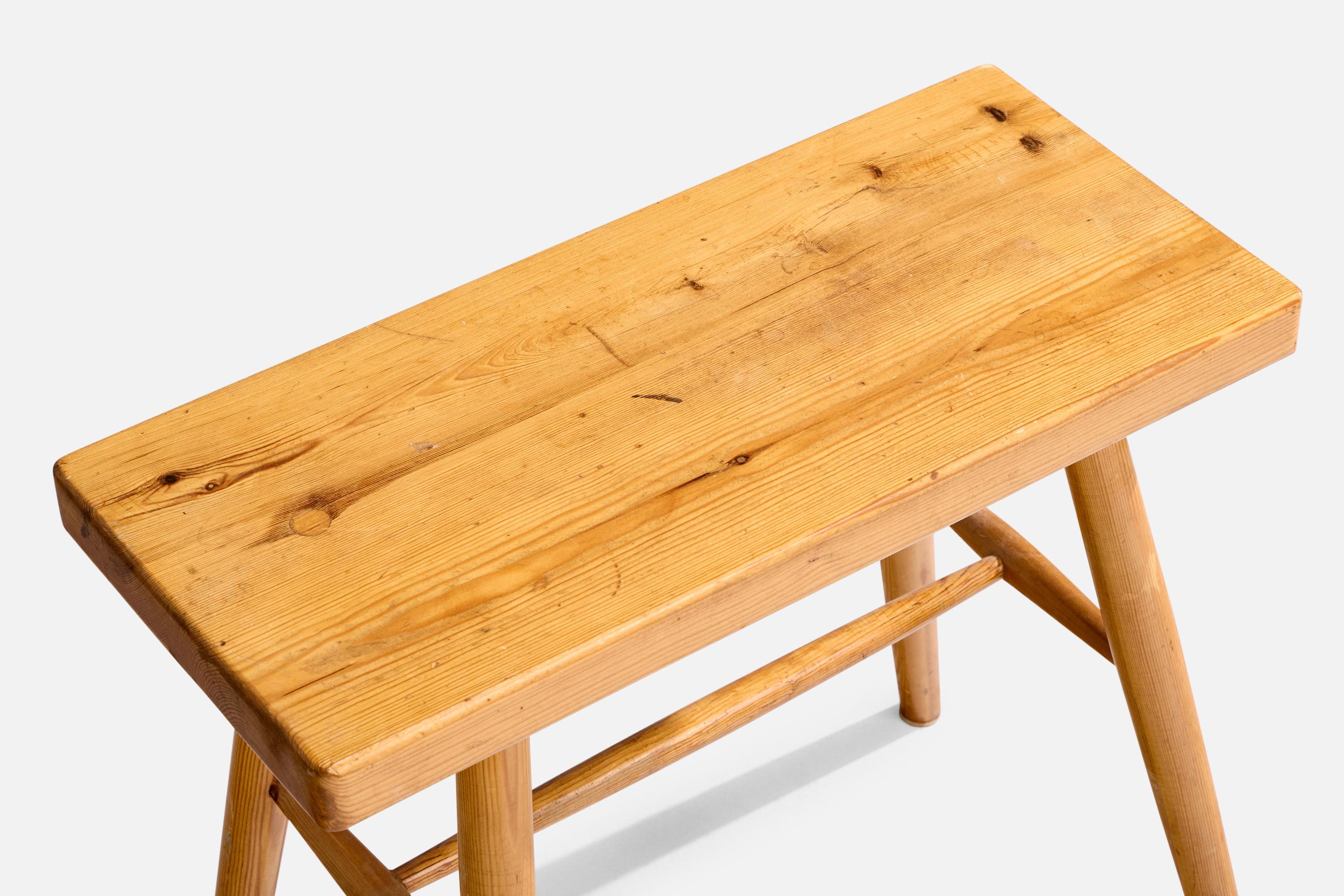Designer suédois, table d'appoint en pin, Suède, années 1970 en vente 1