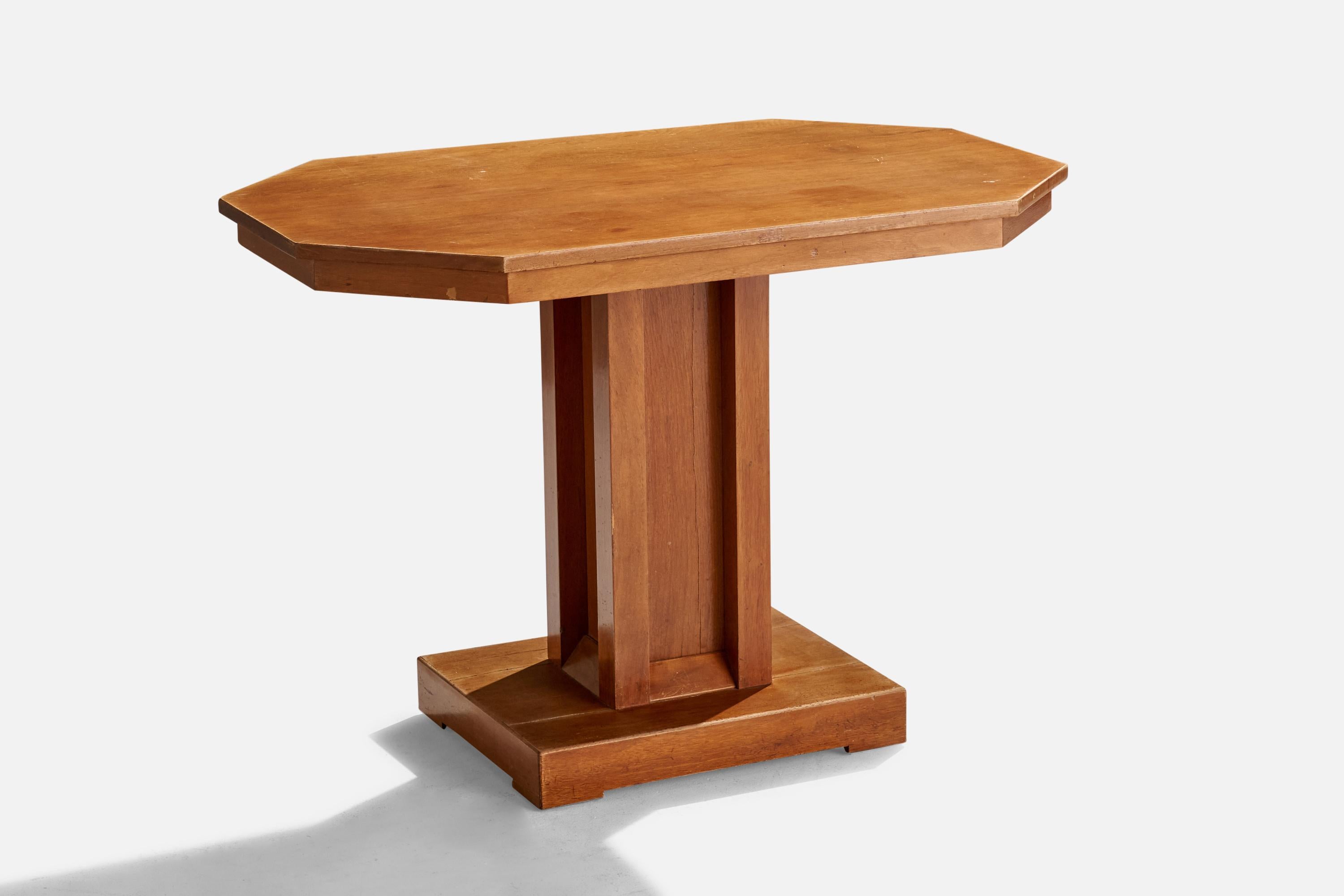 Beistelltisch aus Holz, entworfen und hergestellt in Schweden, ca. 1920er Jahre.

Gesamtabmessungen: 28
