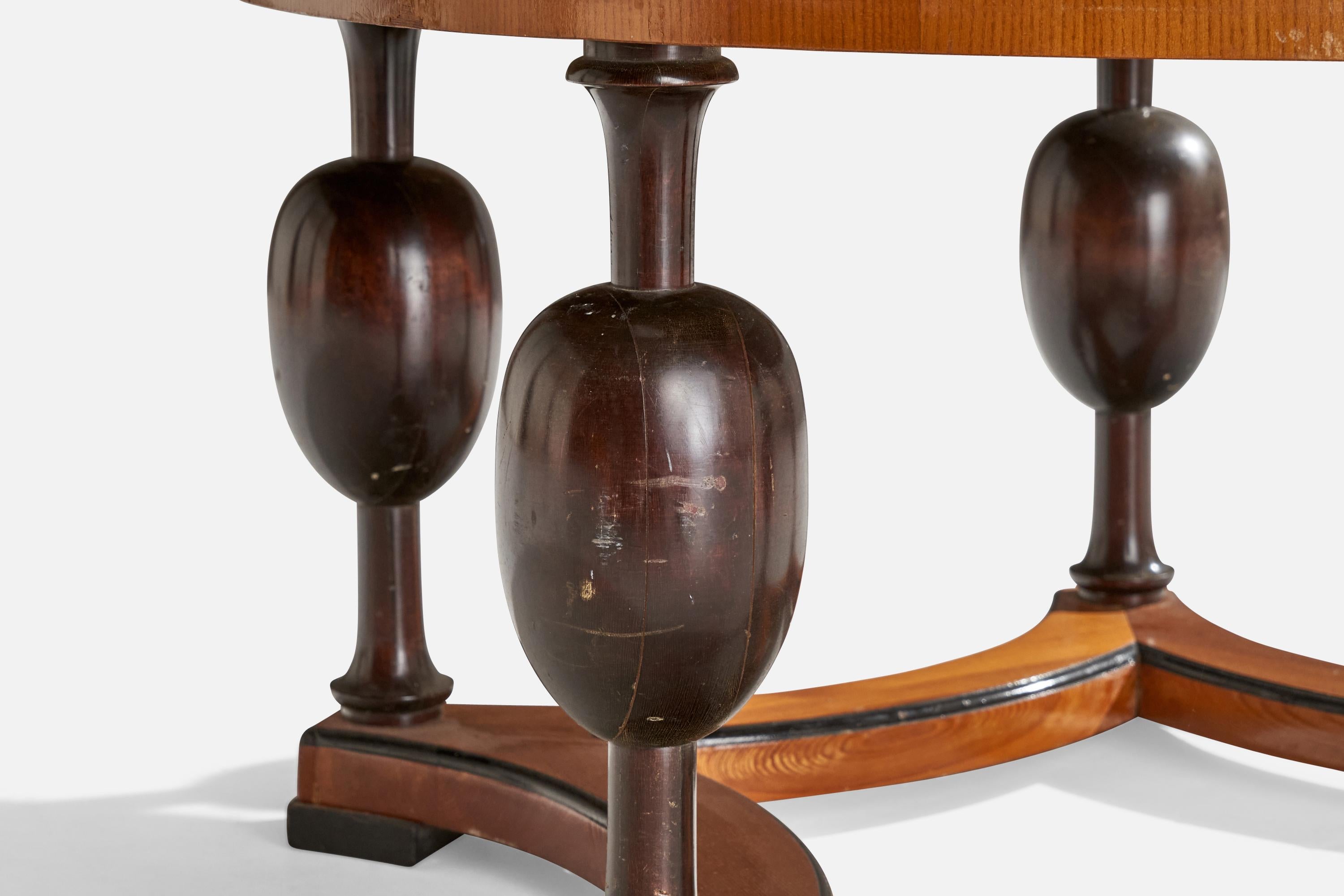 Schwedischer Designer, Beistelltisch, Holz, Schweden, 1930er Jahre im Zustand „Relativ gut“ im Angebot in High Point, NC