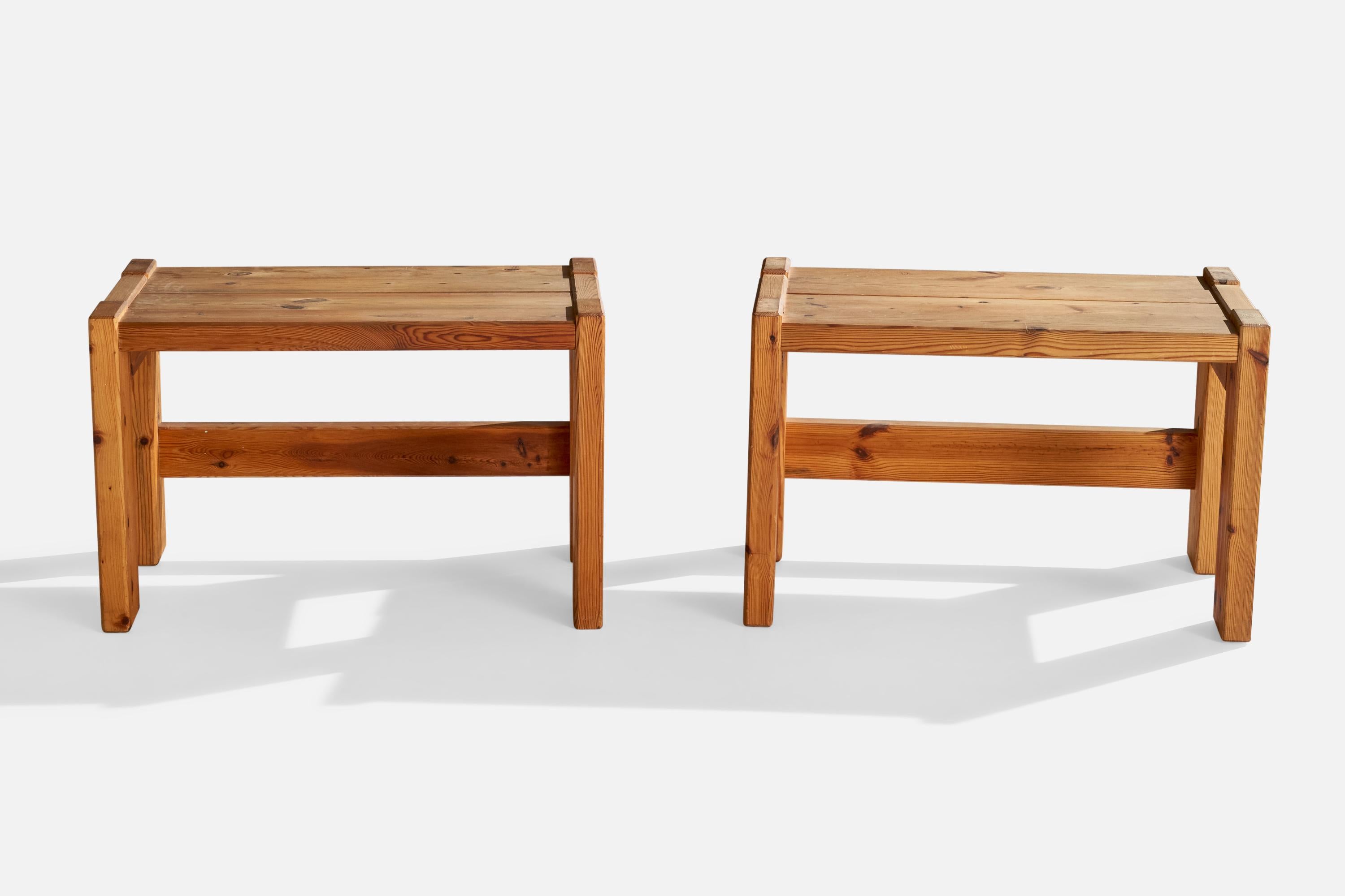 Schwedischer Designer, Beistelltische, Kiefernholz, Schweden, 1970er Jahre im Zustand „Gut“ im Angebot in High Point, NC