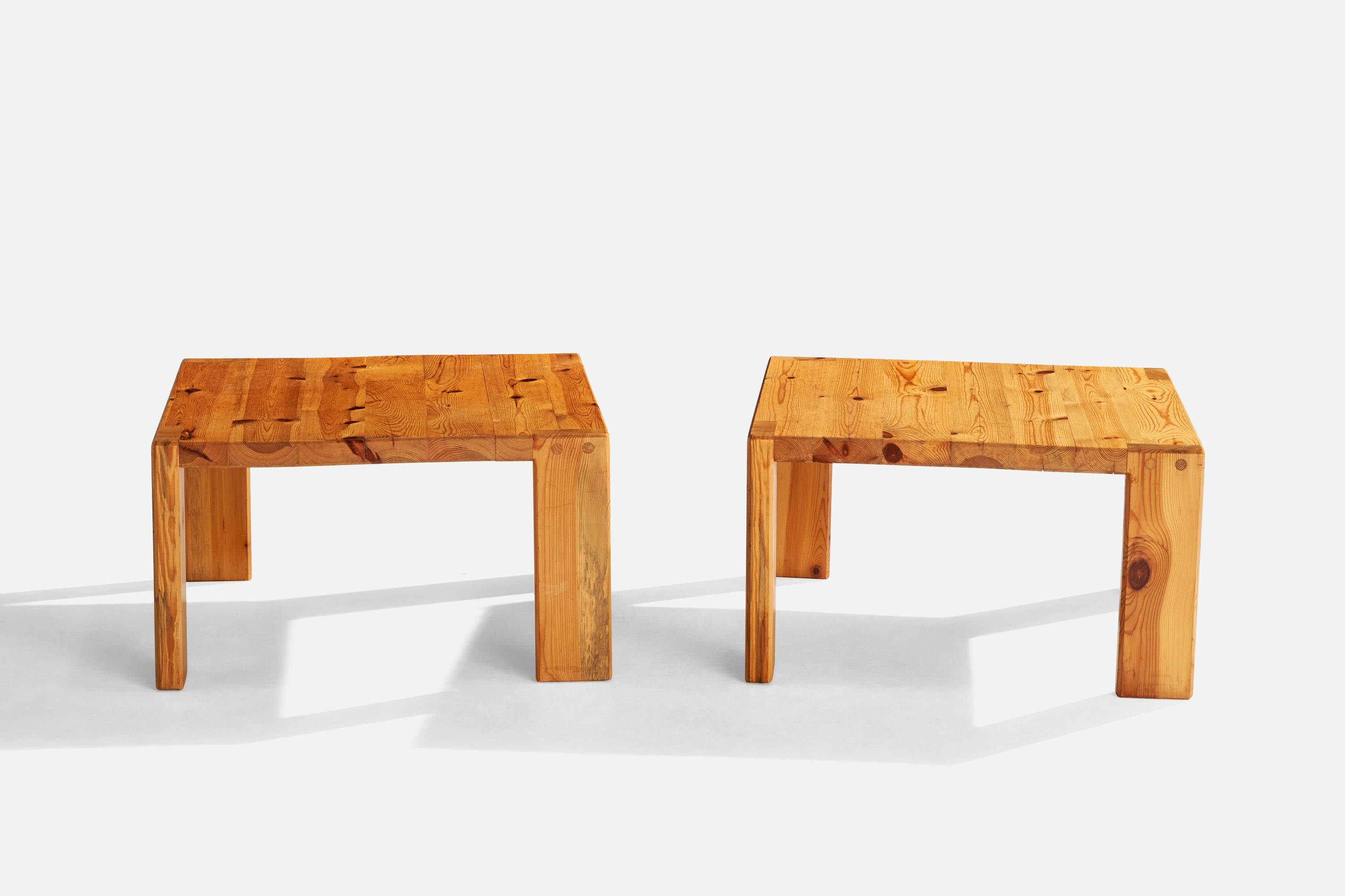 Schwedischer Designer, Beistelltische, Kiefernholz, Schweden, 1970er Jahre im Zustand „Gut“ im Angebot in High Point, NC