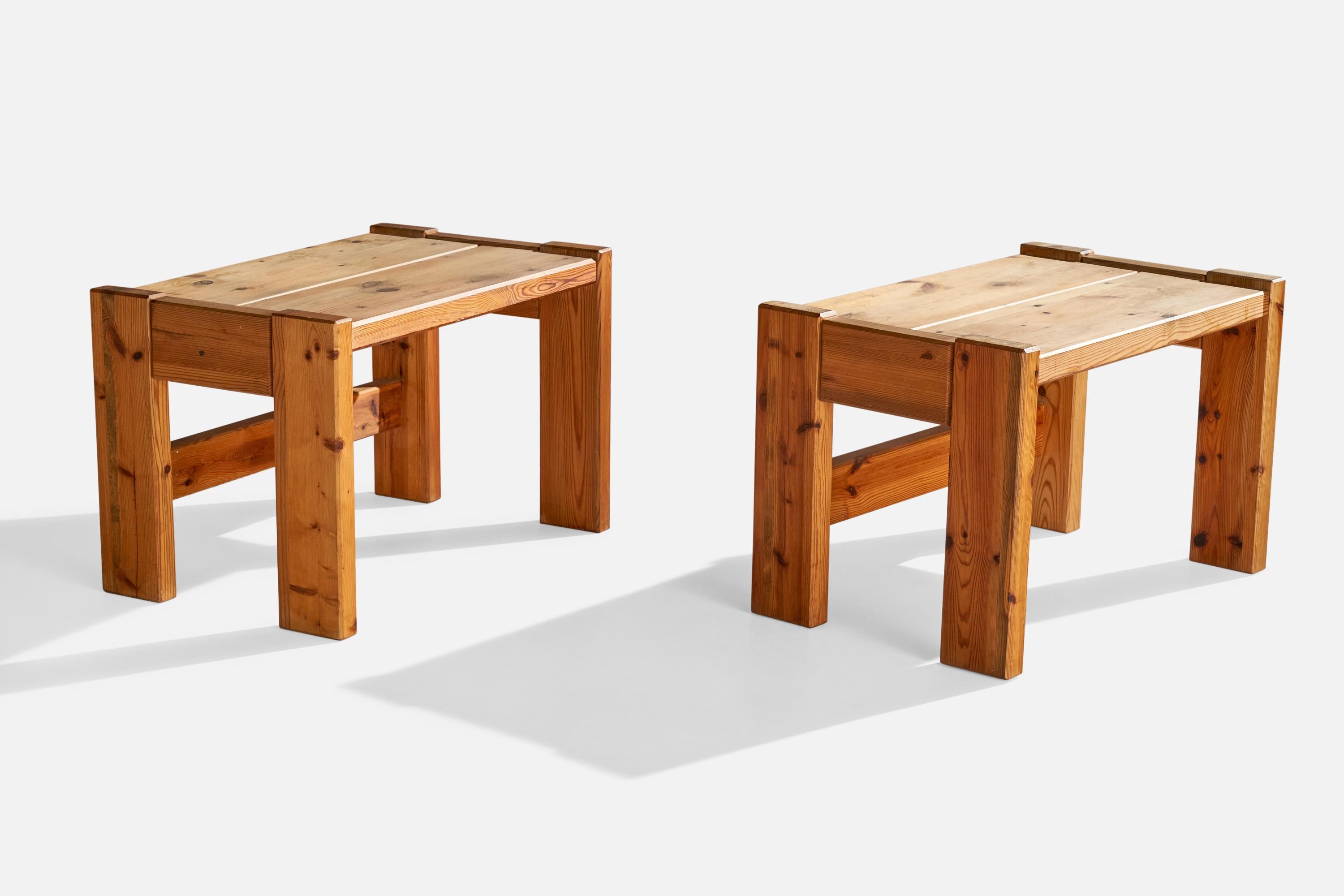 Schwedischer Designer, Beistelltische, Kiefernholz, Schweden, 1970er Jahre (Ende des 20. Jahrhunderts) im Angebot