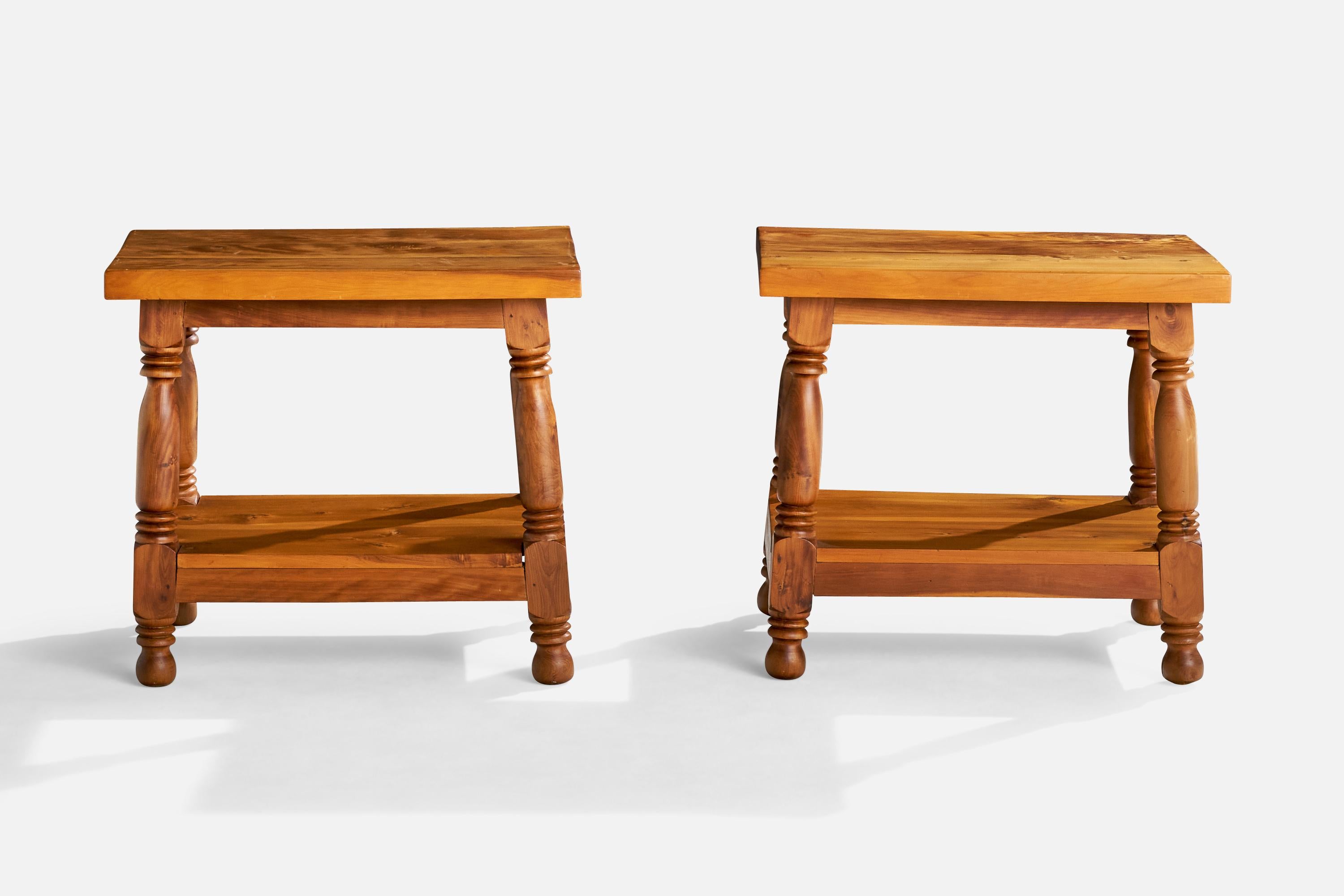 Schwedischer Designer, Beistelltische, Kiefernholz, Schweden, 1970er Jahre (Ende des 20. Jahrhunderts) im Angebot