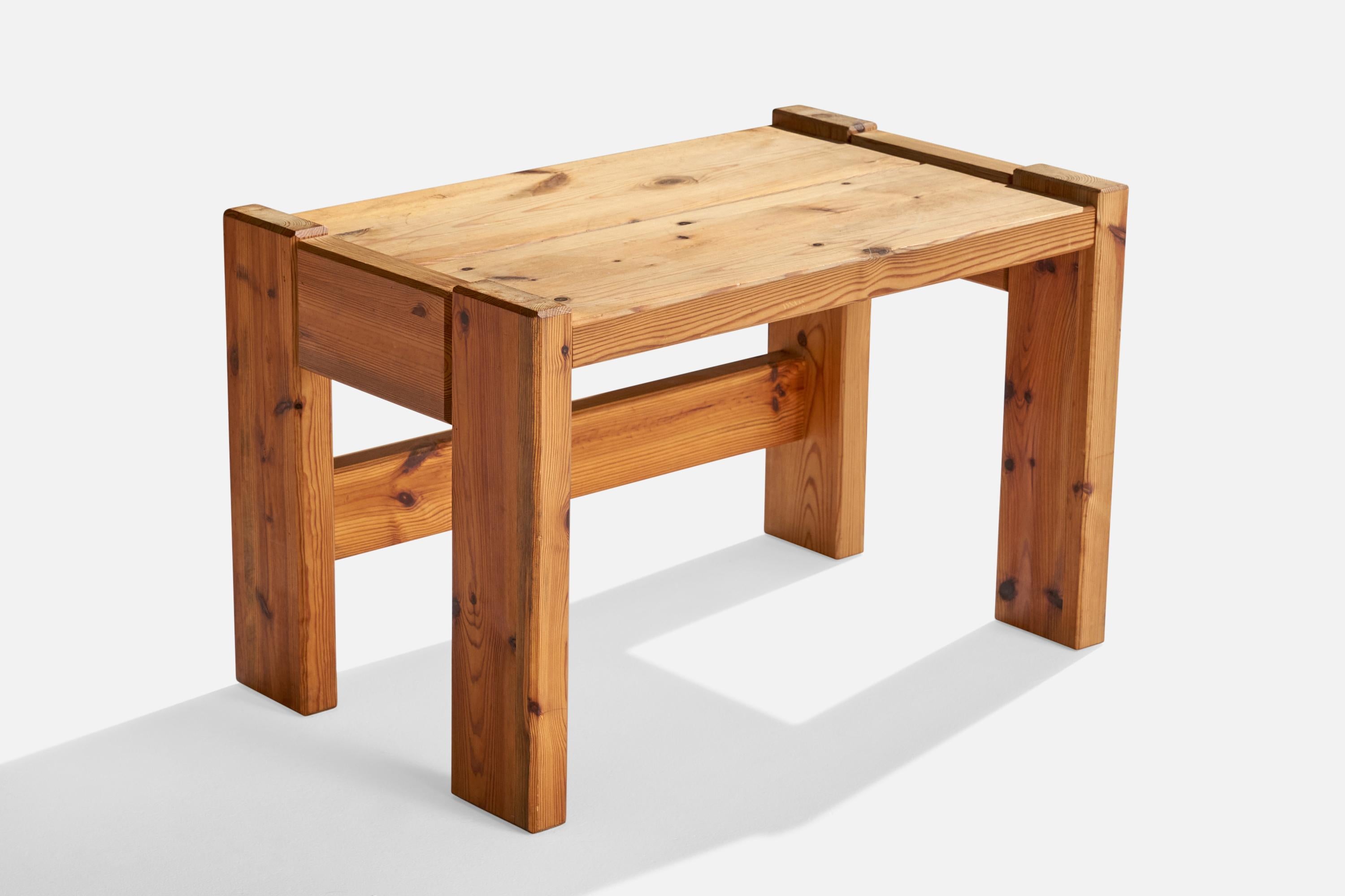 Schwedischer Designer, Beistelltische, Kiefernholz, Schweden, 1970er Jahre im Angebot 1