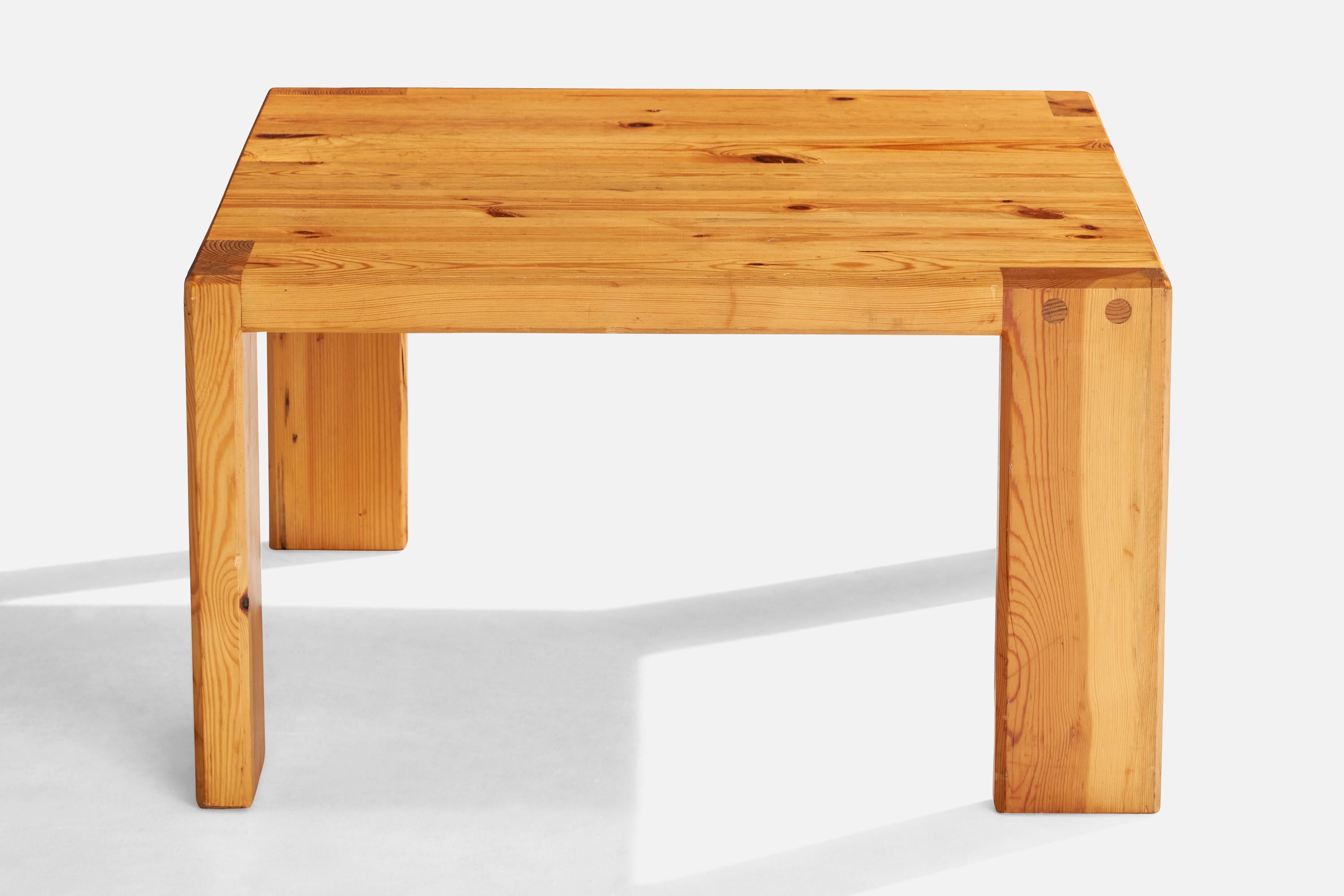 Schwedischer Designer, Beistelltische, Kiefernholz, Schweden, 1970er Jahre im Angebot 1