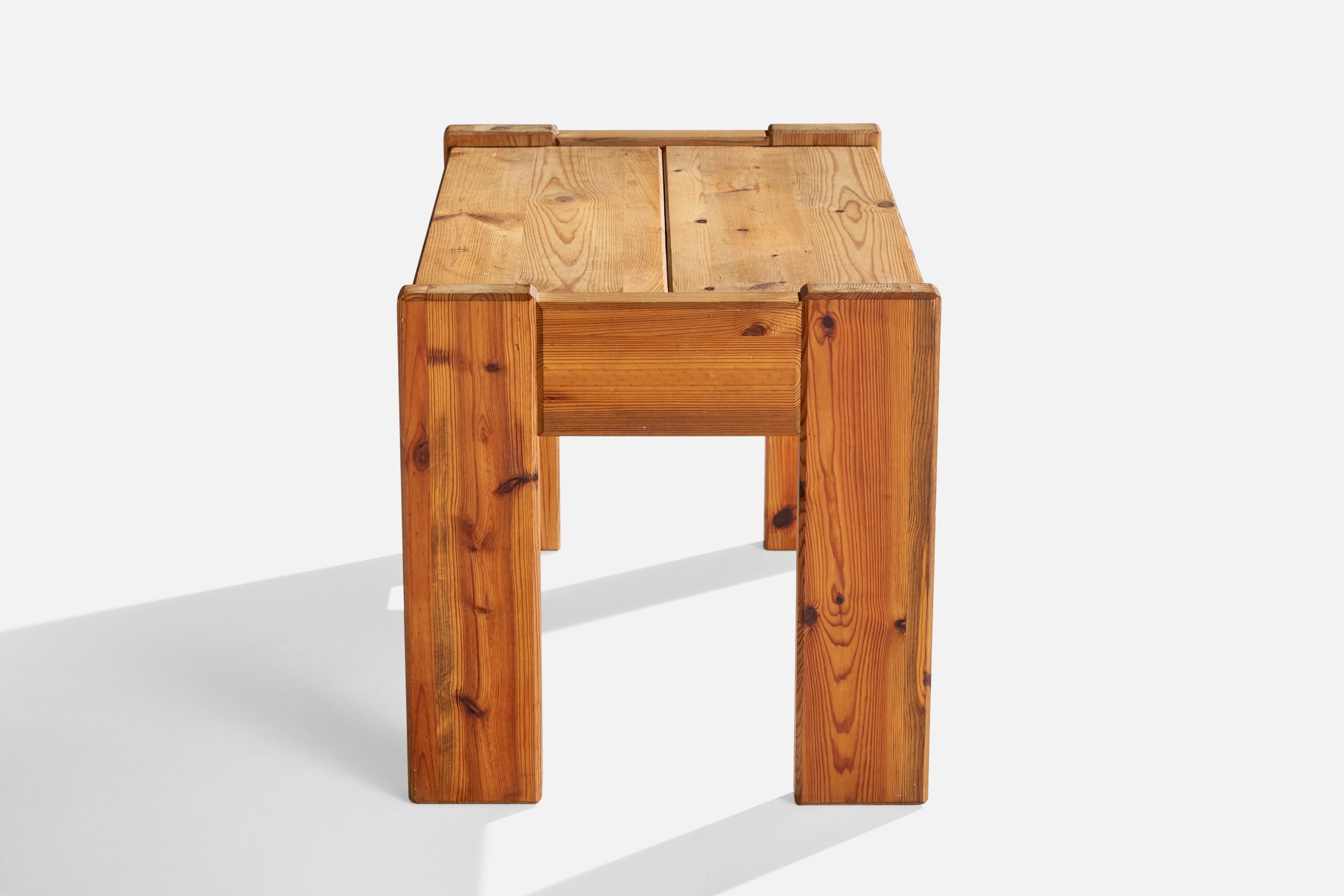 Schwedischer Designer, Beistelltische, Kiefernholz, Schweden, 1970er Jahre im Angebot 2