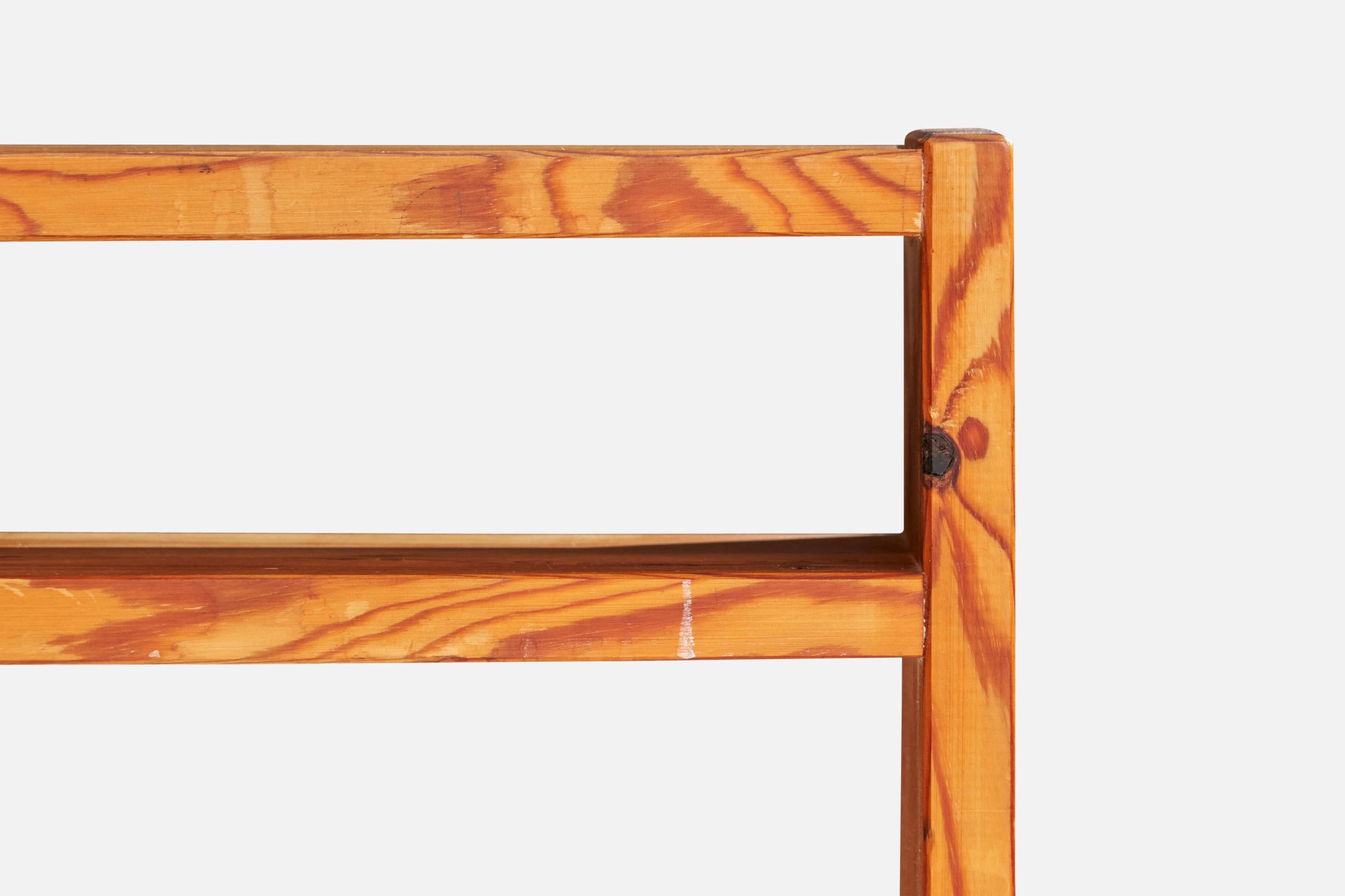 Schwedischer Designer, Beistelltische, Kiefernholz, Schweden, 1970er Jahre im Angebot 4