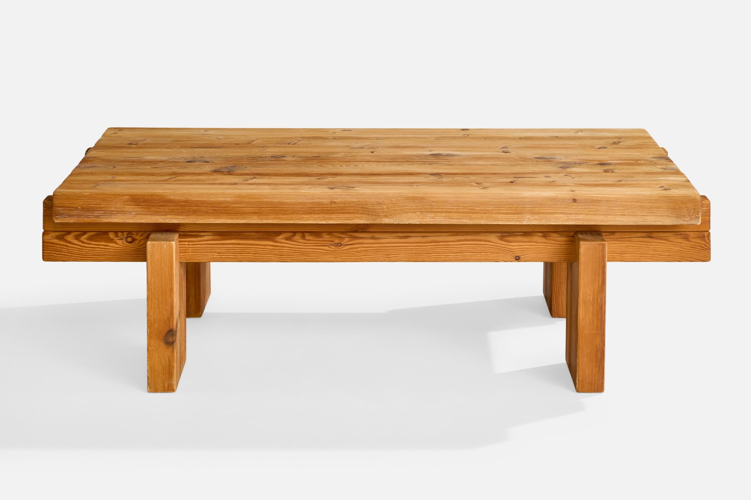 Schwedischer Designer, Couchtisch aus Kiefernholz, Schweden, 1970er Jahre (Moderne der Mitte des Jahrhunderts) im Angebot
