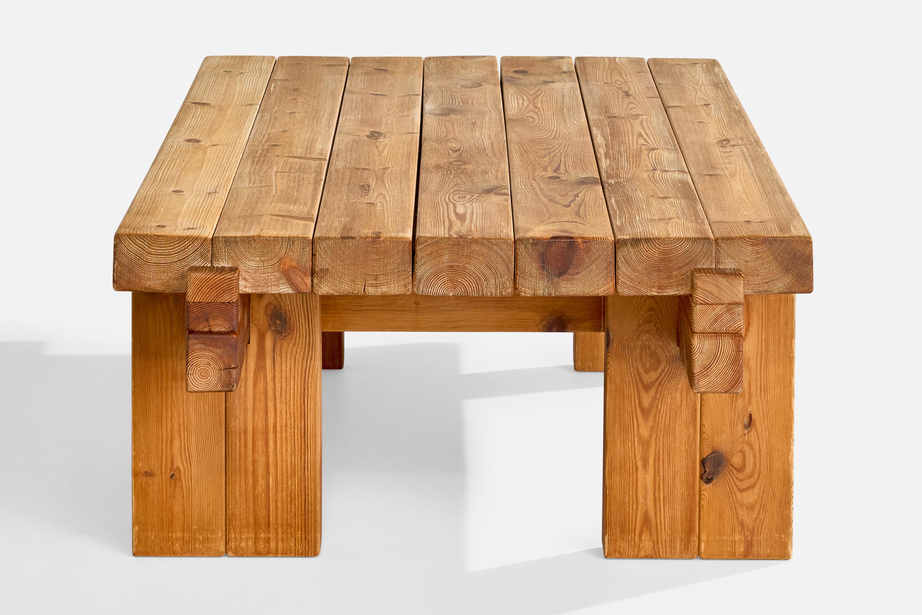 Schwedischer Designer, Couchtisch aus Kiefernholz, Schweden, 1970er Jahre (Ende des 20. Jahrhunderts) im Angebot