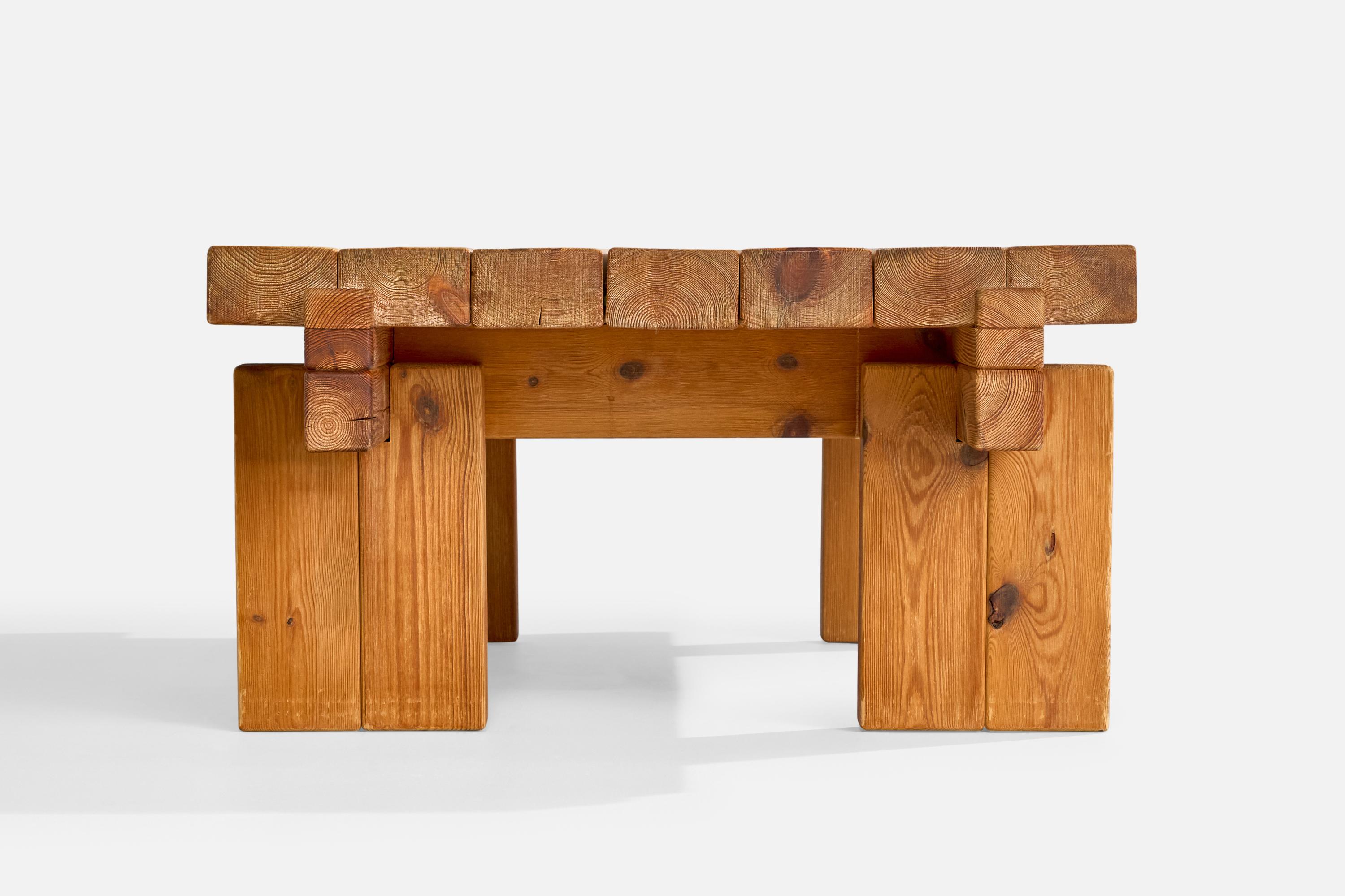 Schwedischer Designer, Couchtisch aus Kiefernholz, Schweden, 1970er Jahre im Angebot 1