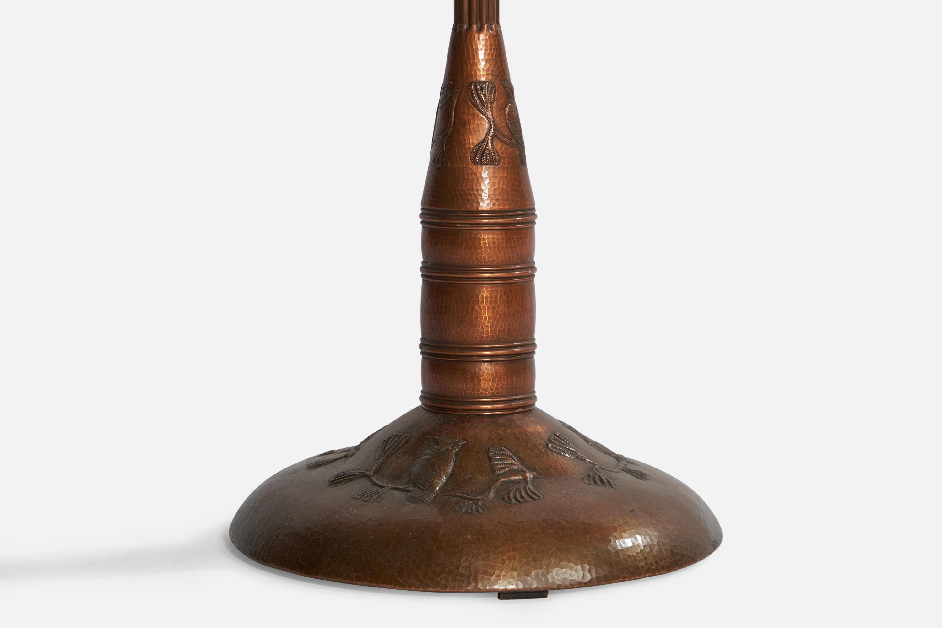 Début du 20ème siècle Designer suédois, lampadaire de taille, cuivre, papier, Suède, années 1920 en vente