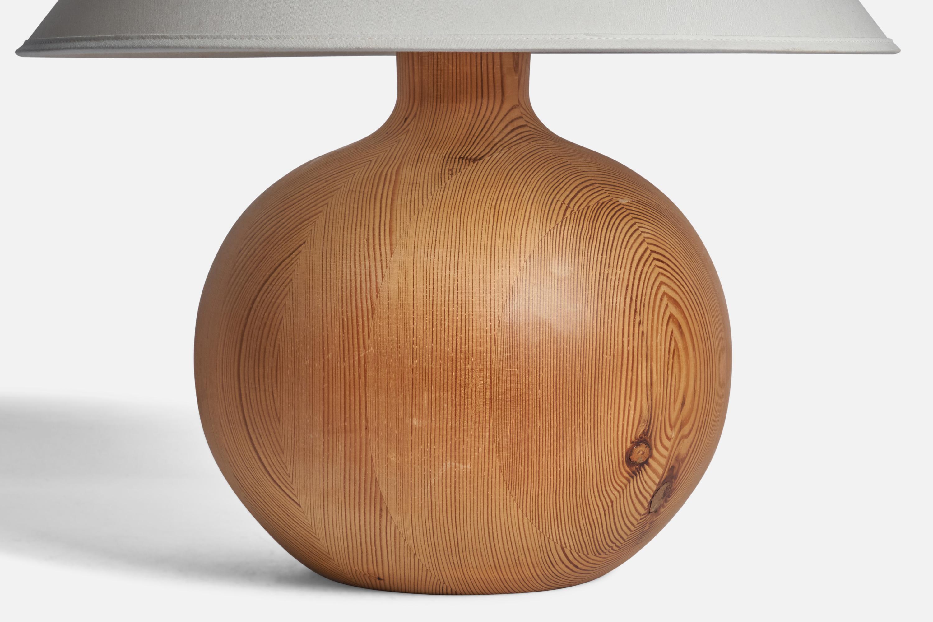 Swedish Designer, Sizeable Table Lamp, Pine, Sweden, 1960s In Good Condition For Sale In High Point, NC