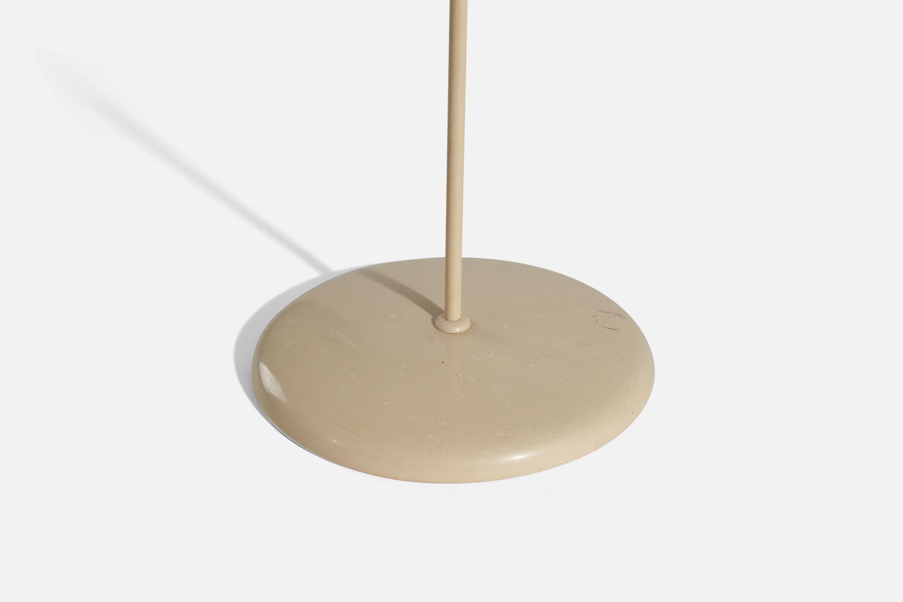 Designer svedese, lampade da tavolo di grandi dimensioni, metallo laccato beige, Svezia, anni '50 In condizioni buone in vendita a High Point, NC