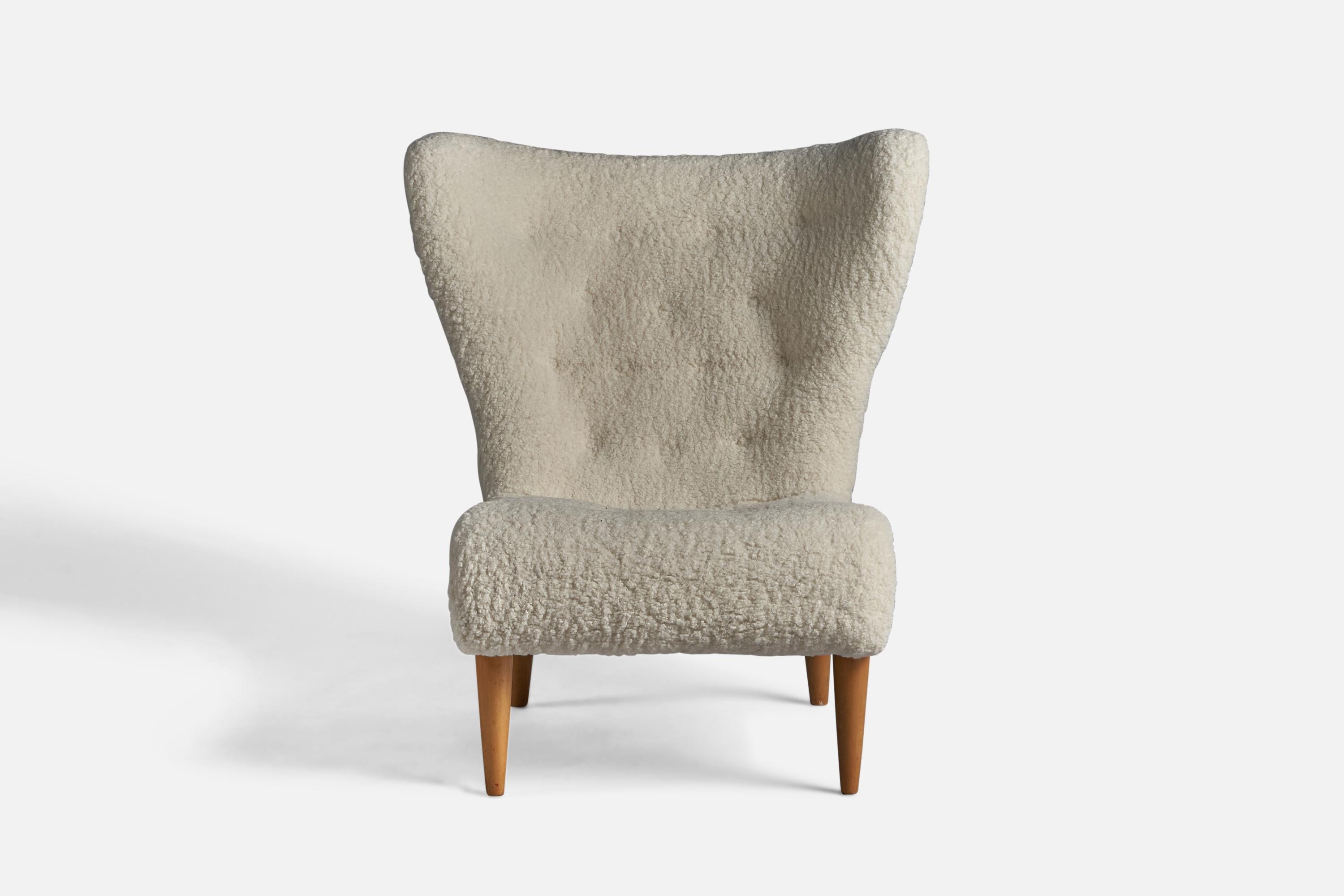 Mid-Century Modern Swedish Designer, Slipper Chair, Bouclé Fabric, Wood, Sweden, 1940s For Sale