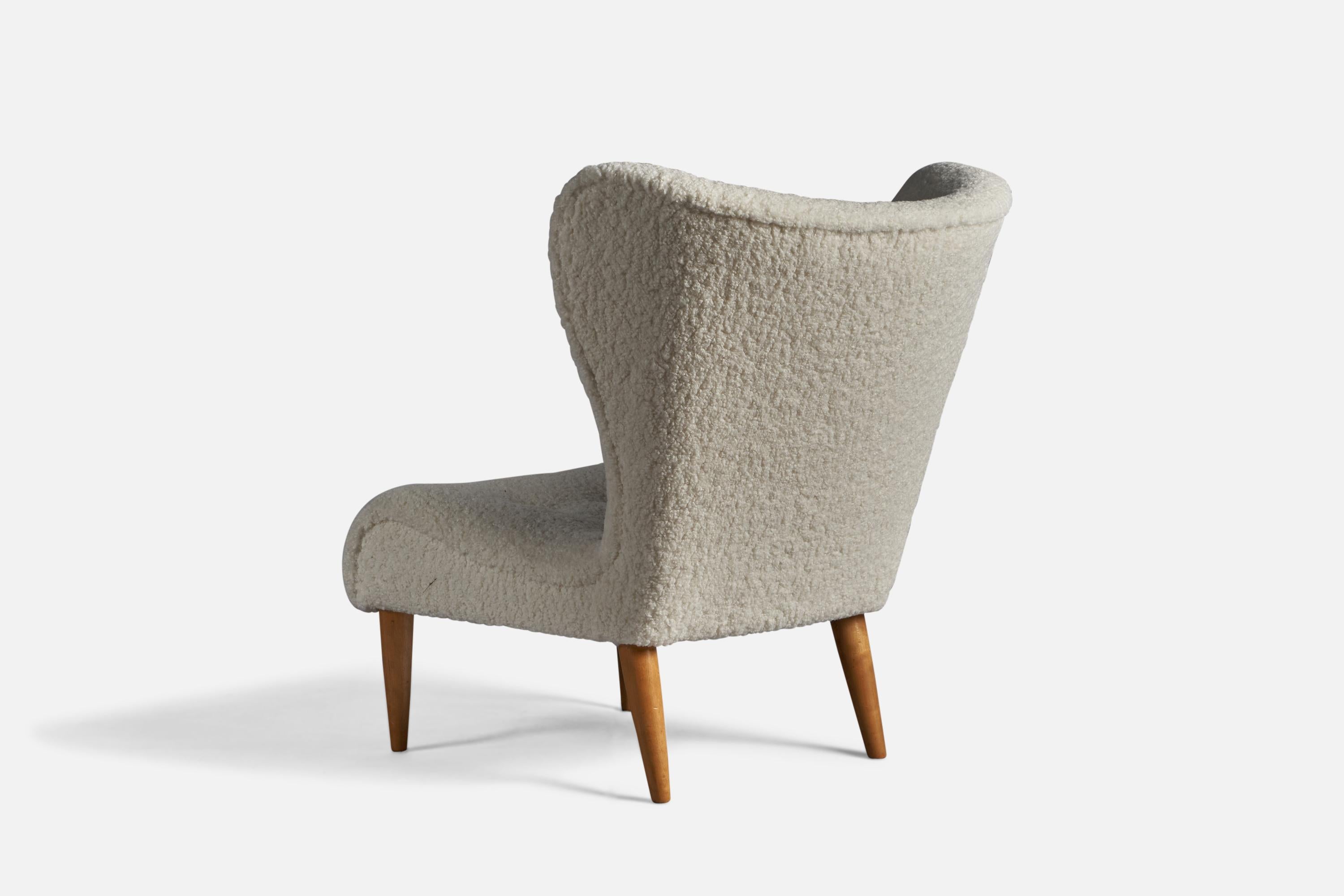 Mid-20th Century Swedish Designer, Slipper Chair, Bouclé Fabric, Wood, Sweden, 1940s For Sale