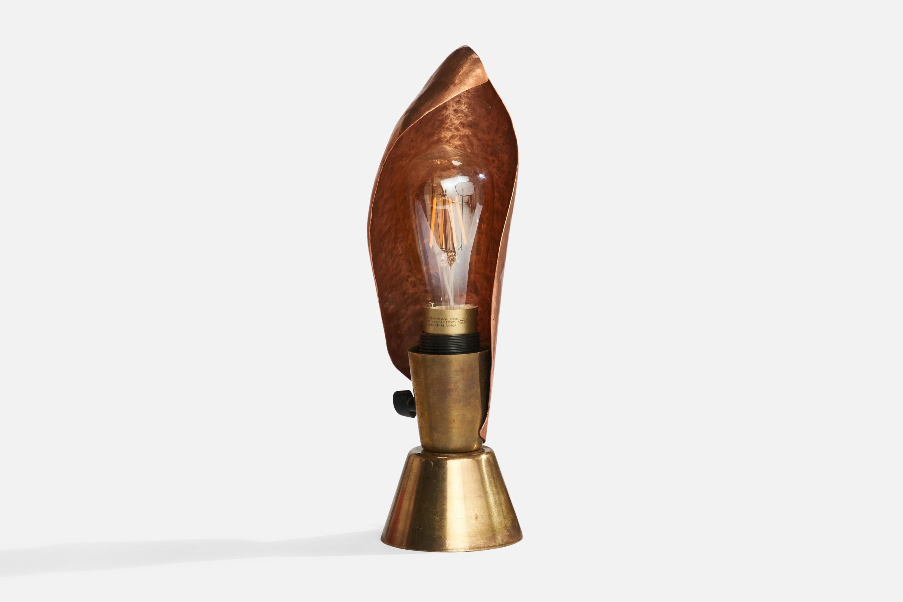 Scandinavian Modern Swedish Designer, Small Freeform Table Lamp, Copper, Brass, Sweden, 1950s For Sale