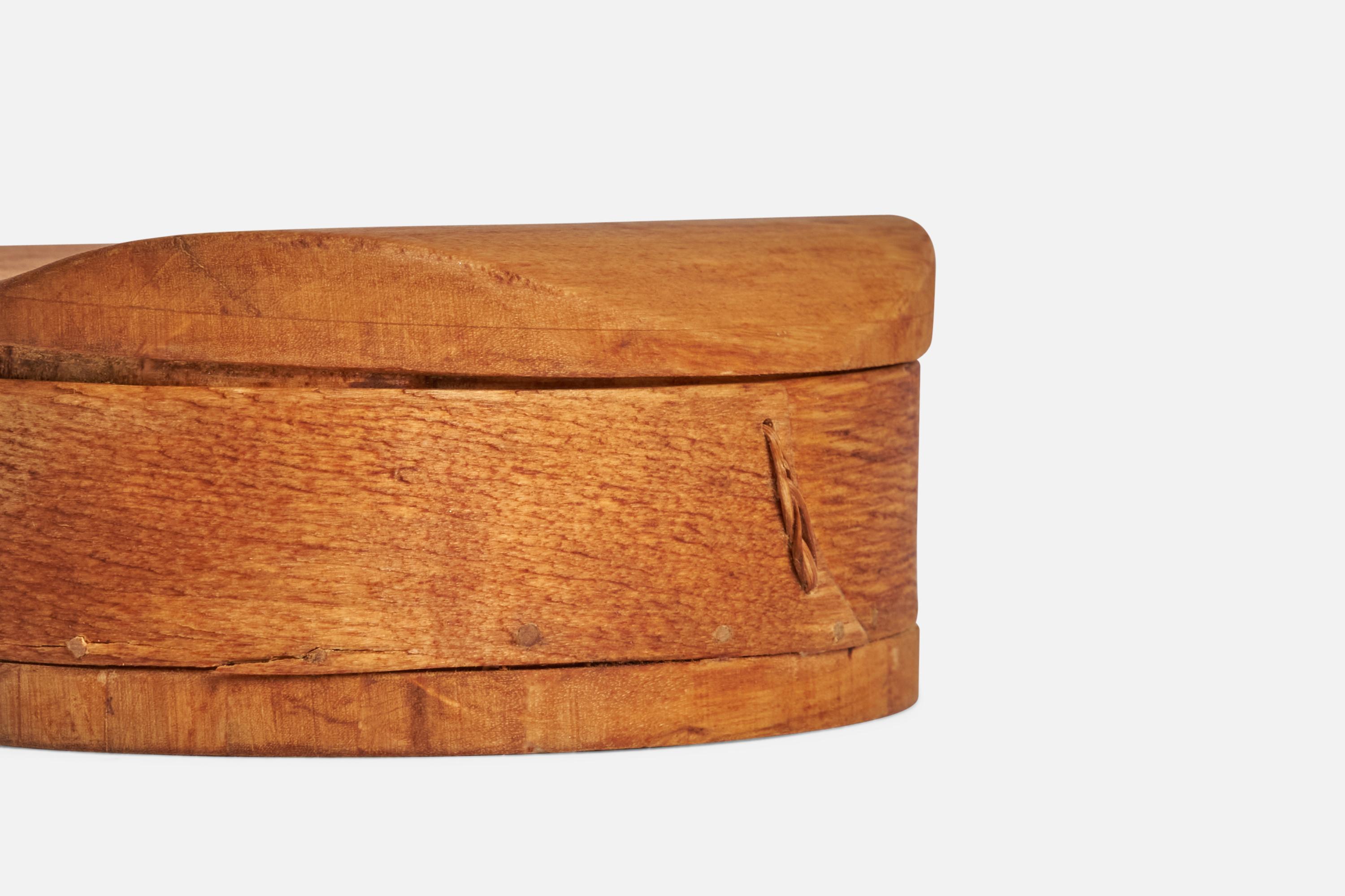 Swedish Designer, Small Lidded Box, Wood, Sweden, 1930s In Good Condition For Sale In High Point, NC